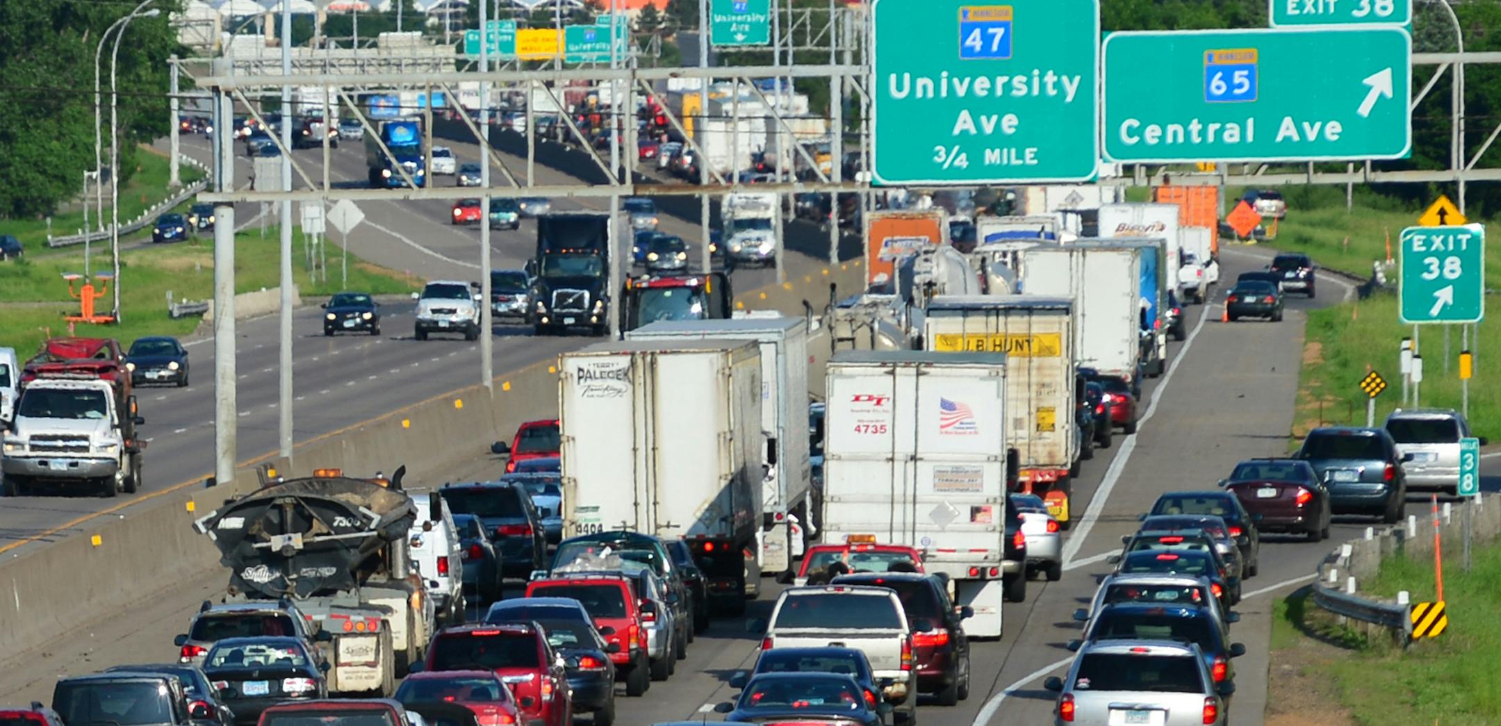 694 west bound was backed up at a near standstill during rush hour ] Richard.Sennott@startribune.com Richard Sennott/Star Tribune. ,Fridley, Minnesota Monday 6/118/13) ** (cq) ORG XMIT: MIN1306181533588018 ORG XMIT: MIN1504171228442821