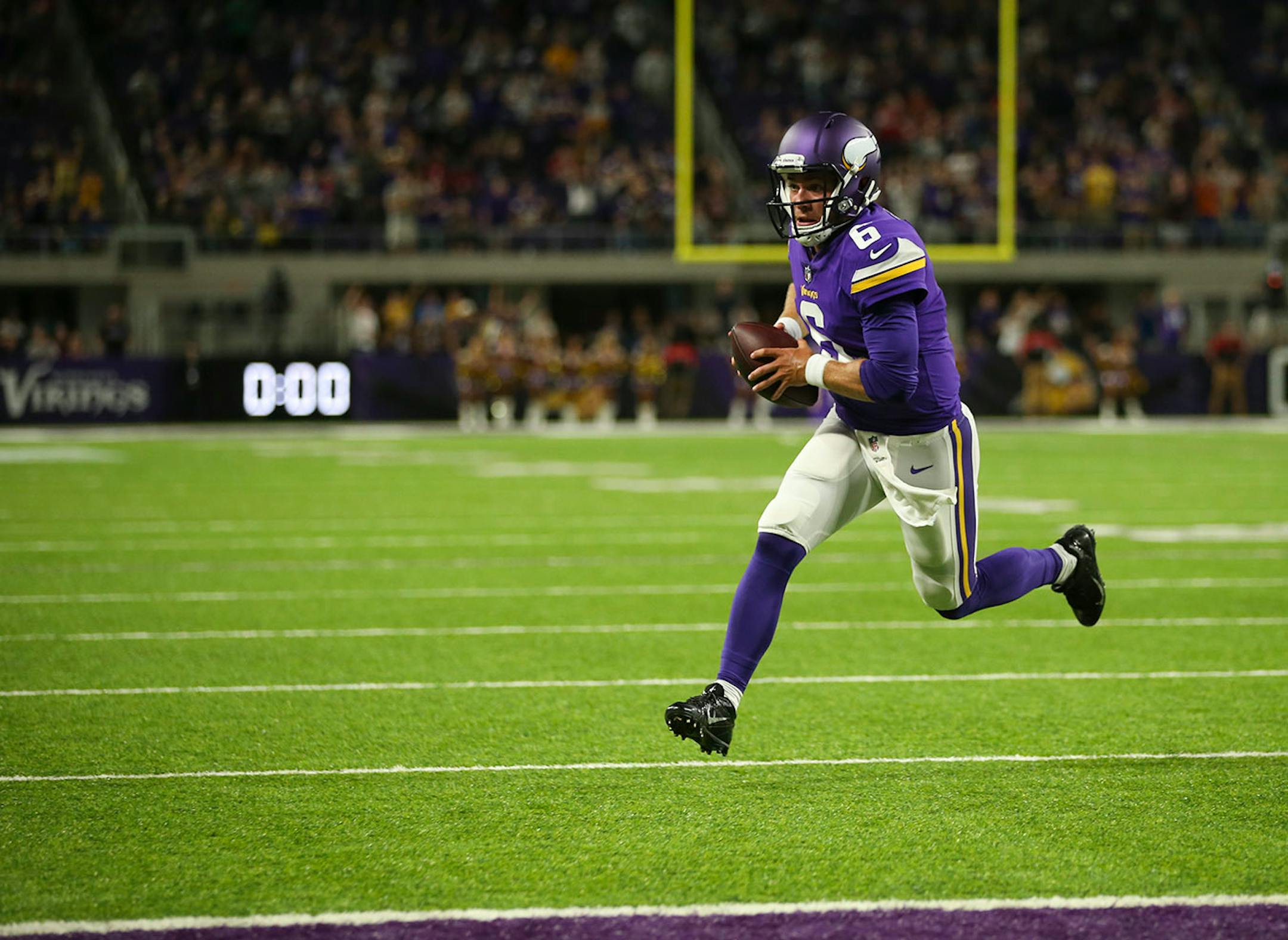 Minnesota Vikings quarterback Taylor Heinicke ran around the right end for a successful two point conversion to win the game.