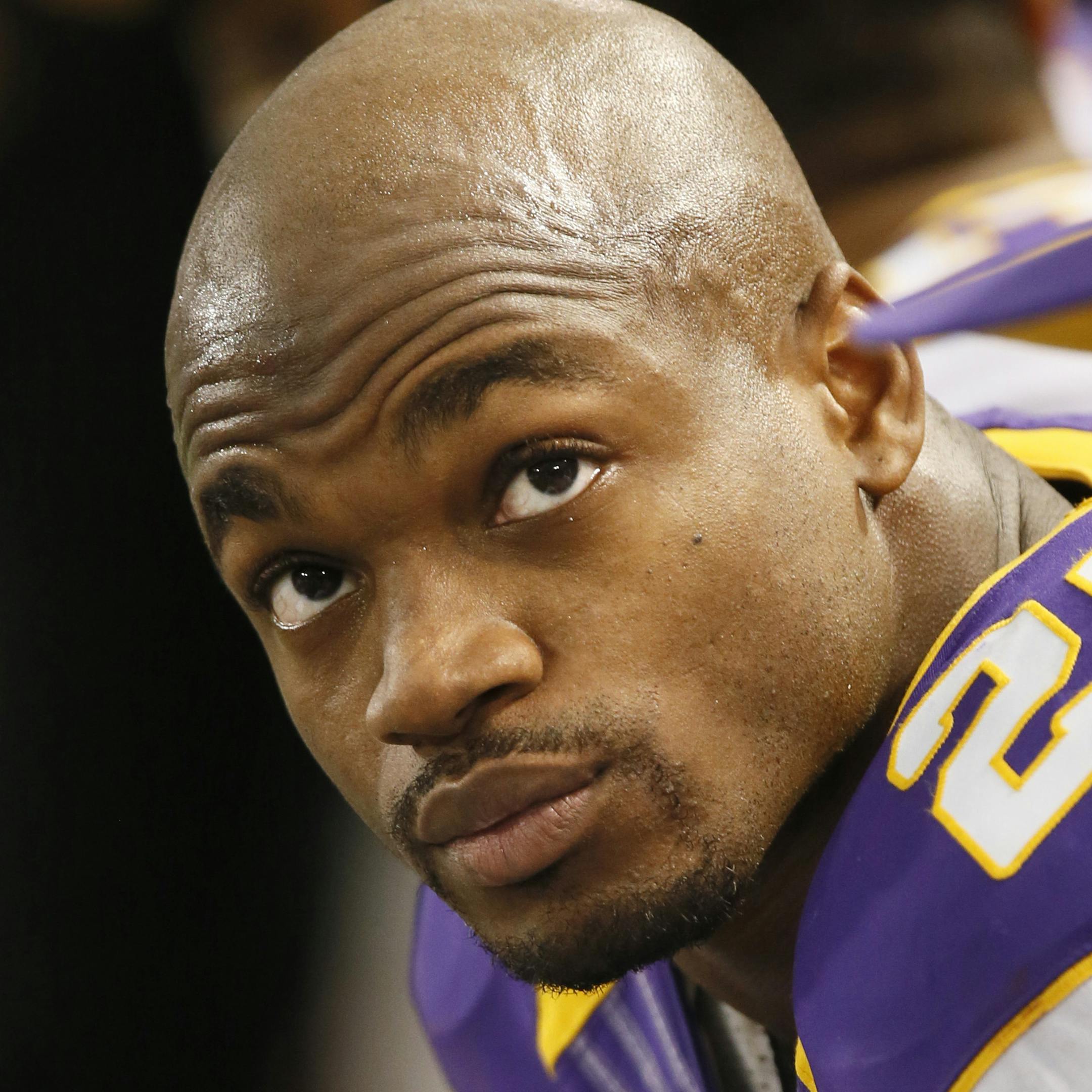 CLASS ACT
The Vikings’ Adrian Peterson took the high road with trial tweets