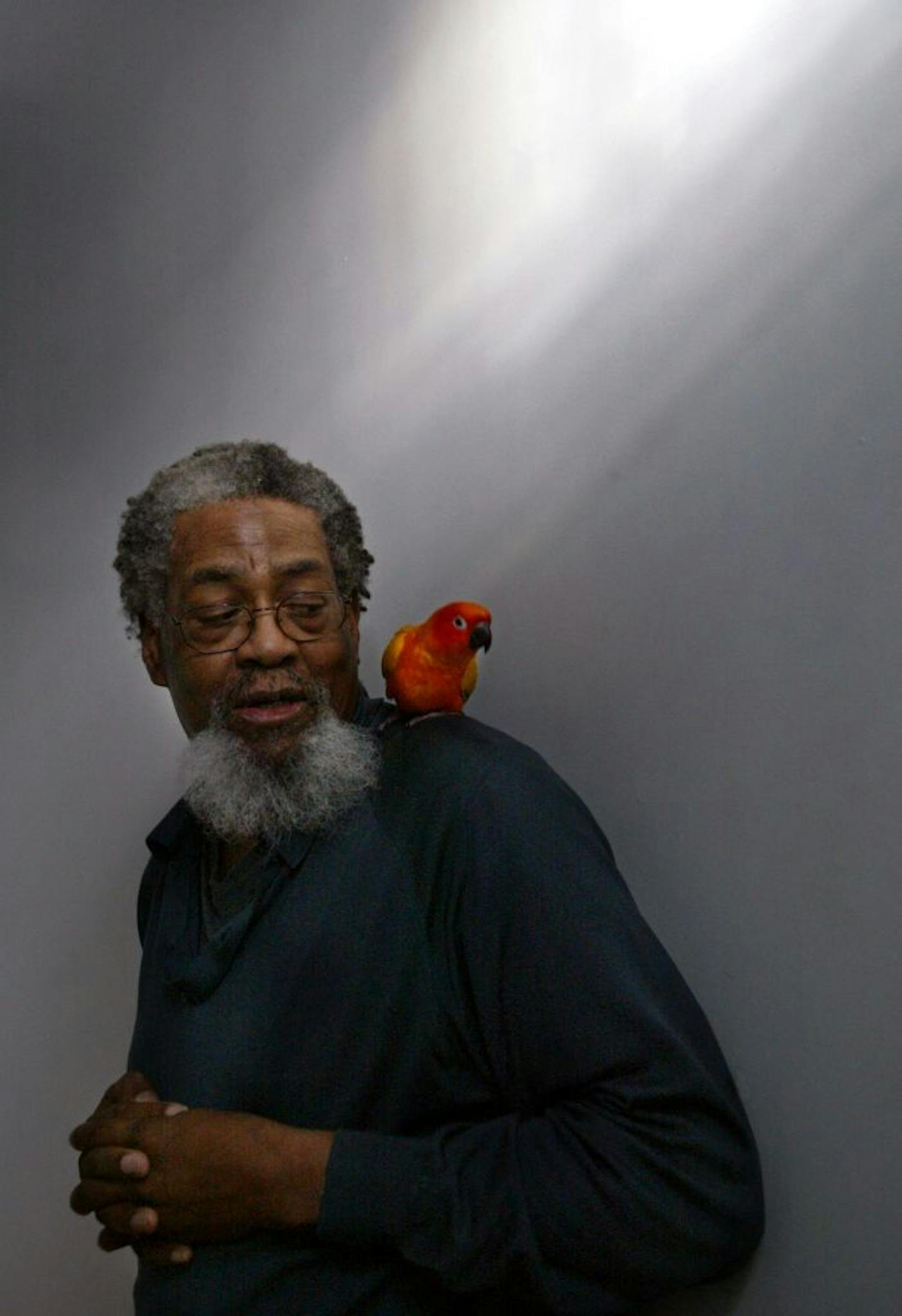 Odell Brown and his parrot, Pookie, in 2003.