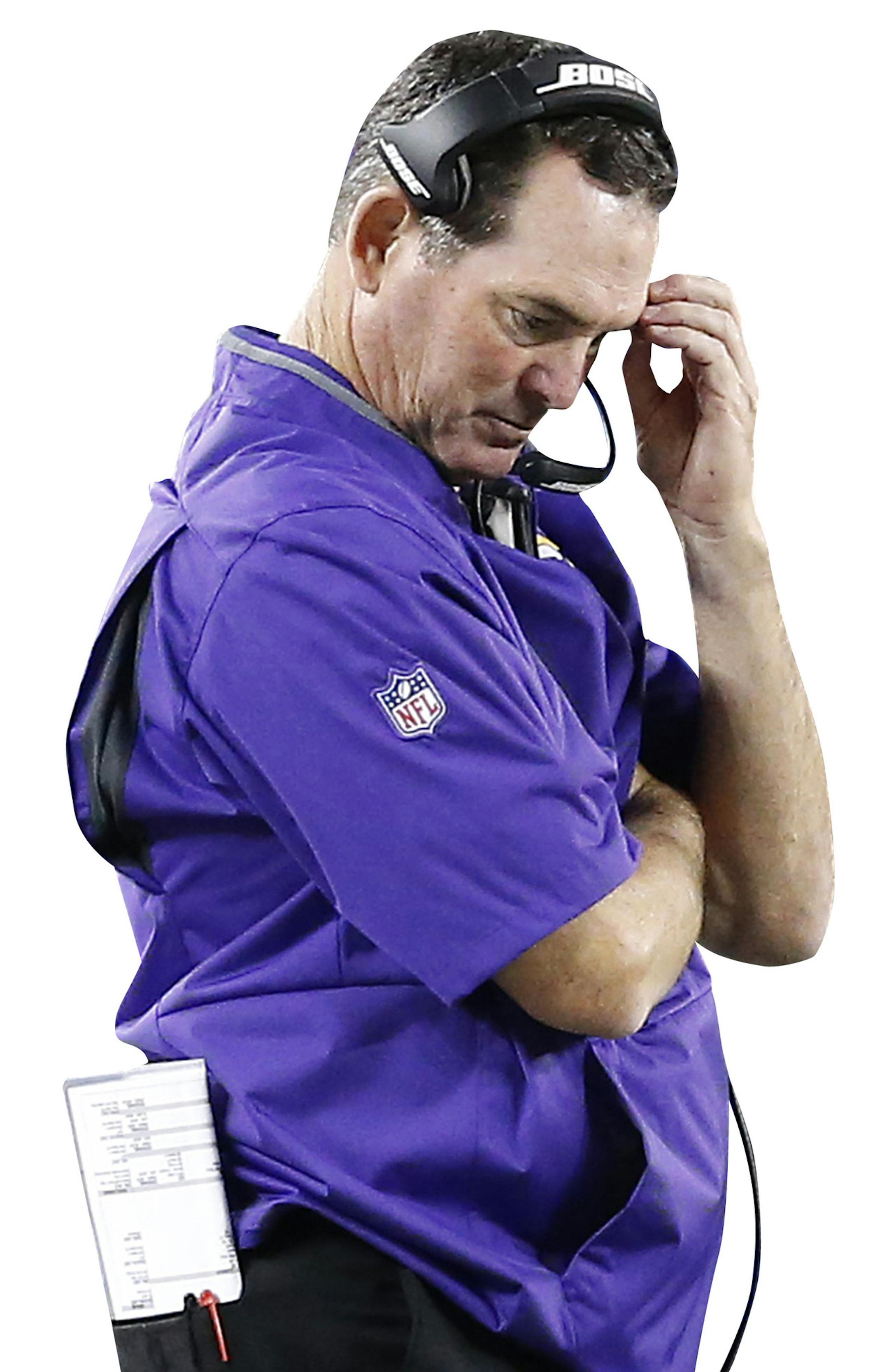 Vikings head coach Mike Zimmer in the fourth quarter. ] CARLOS GONZALEZ cgonzalez@startribune.com - September 14, 2015, Levi's Stadium, Santa Clara, CA, NFL, Minnesota Vikings vs. San Francisco 49ers, Monday Night Football ORG XMIT: MIN1509150028431255