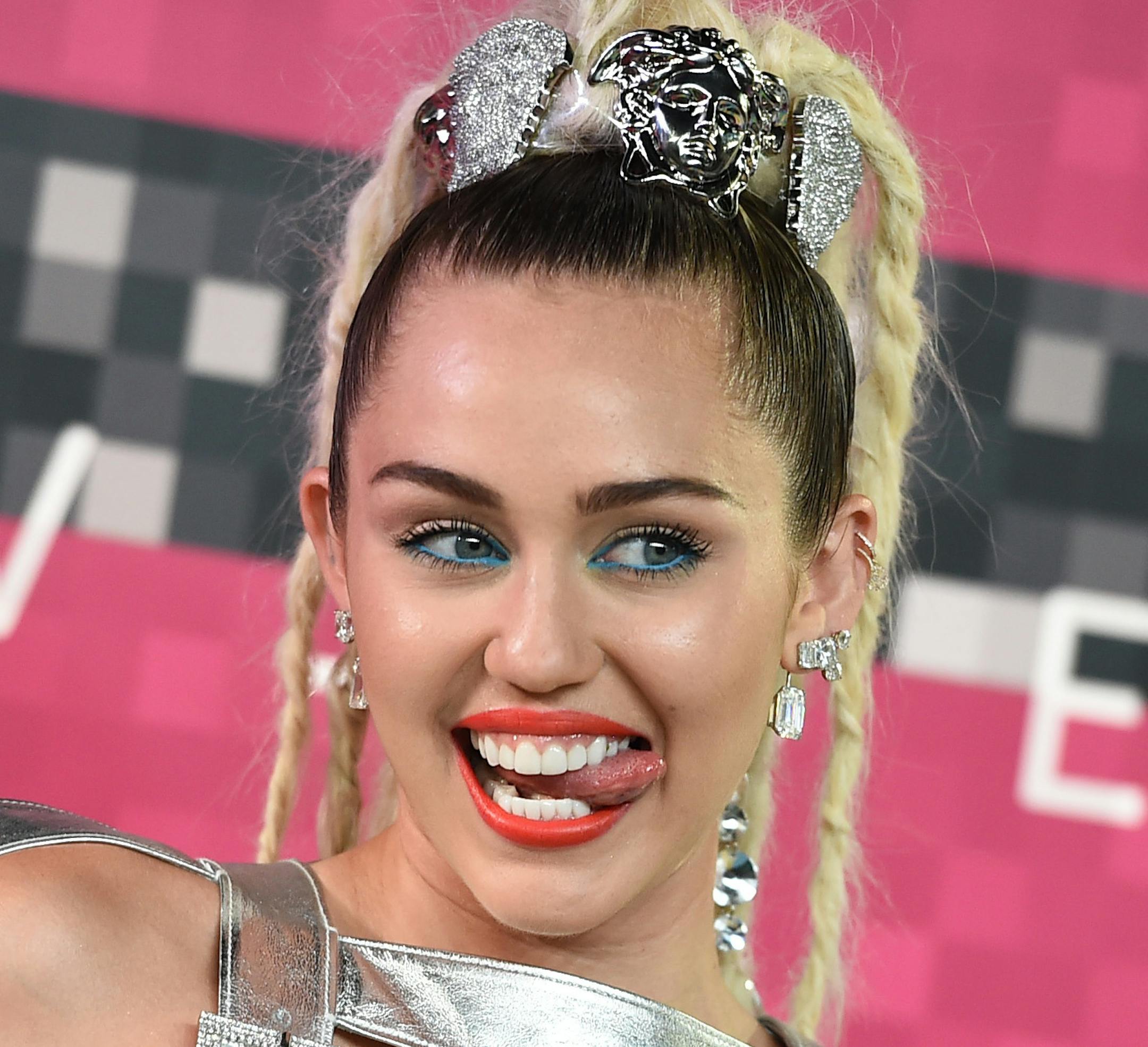 Miley Cyrus arrives at the MTV Video Music Awards at the Microsoft Theater on Sunday, Aug. 30, 2015, in Los Angeles. (Photo by Jordan Strauss/Invision/AP)