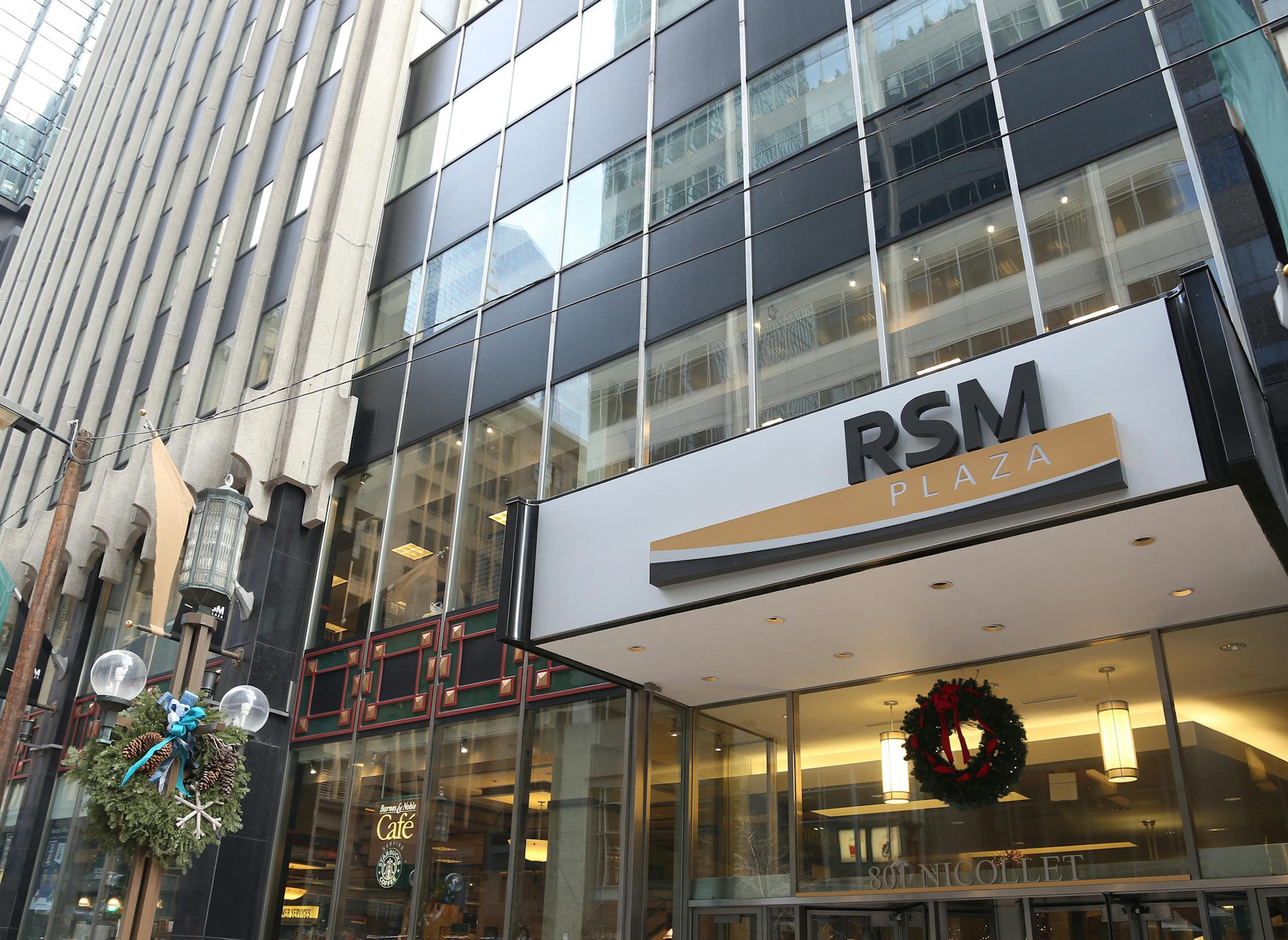 The newly named RSM Plaza. ] (KYNDELL HARKNESS/STAR TRIBUNE) kyndell.harkness@startribune.com A picture of the RSM Plaza in Minneapolis, Min., Thursday December 18, 2015. United Properties has sold RSM Plaza (formerly known as McGladrey PLaza) in the center of downtown Minneapolis on Nicollet Mall