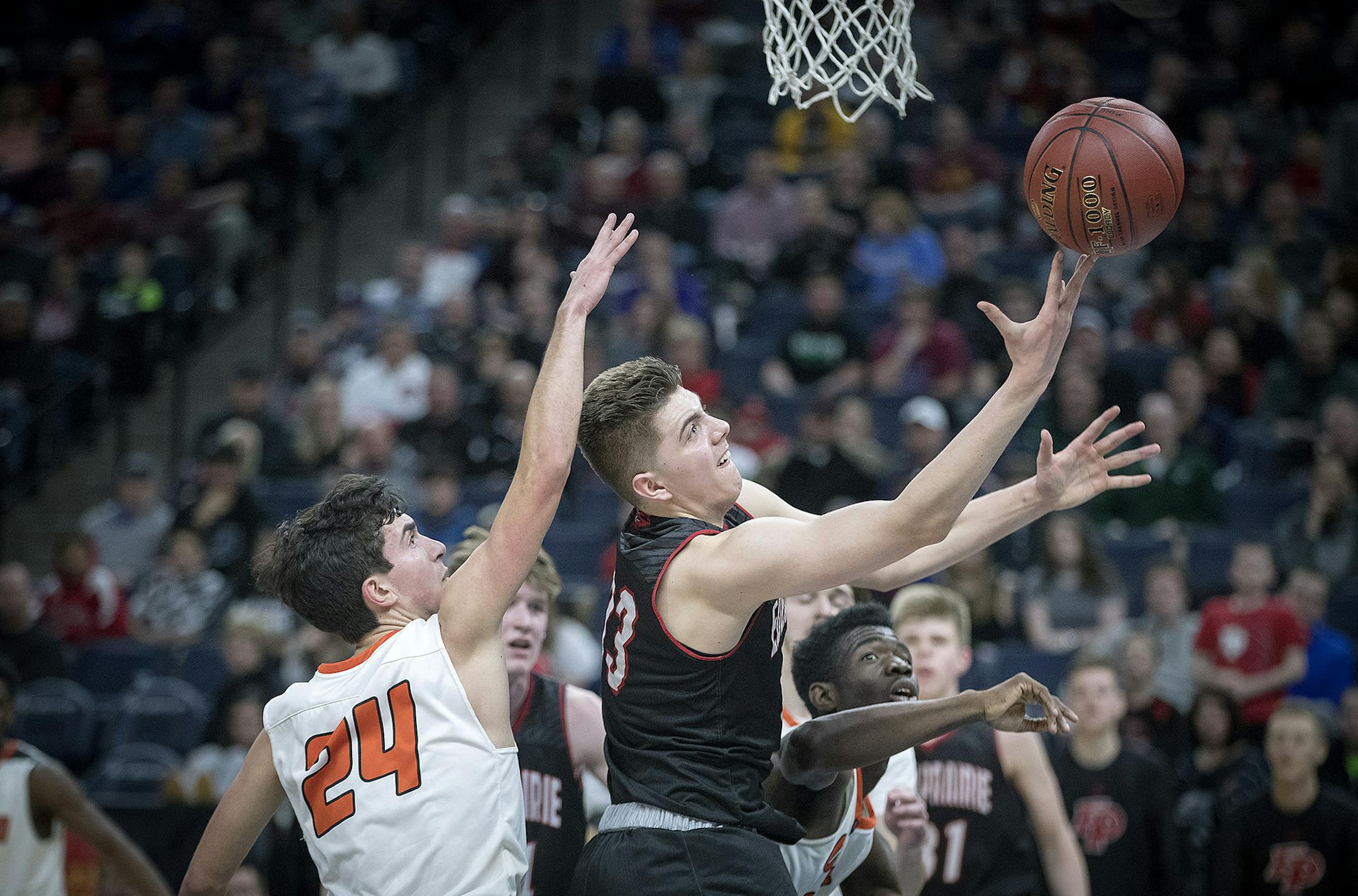 Eden Prairie's Austin Andrews, right, and Osseo's Zach Theisen battled under the net during the second half in a Class 4A quarterfinal at Target Center, Wednesday, March 21, 2018 in Minneapolis, MN. ] ELIZABETH FLORES ï liz.flores@startribune.com
