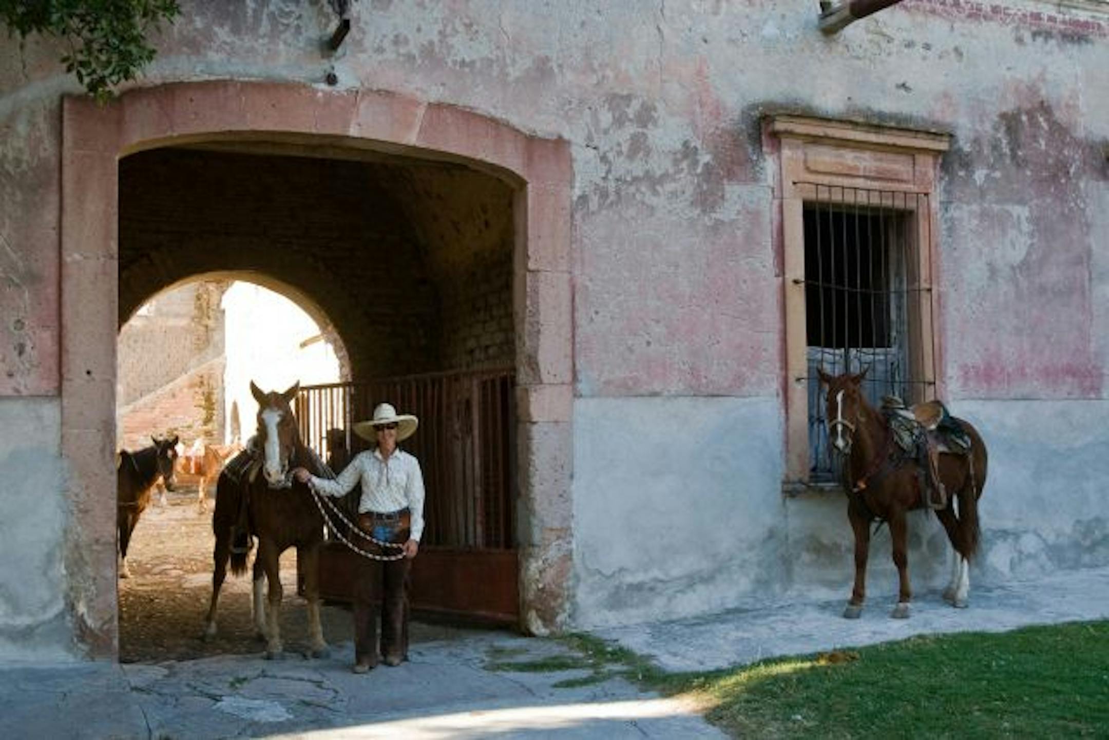 The author mounting up again after lunch at Hacienda La Labor in Lagos de Moreno, Mexico