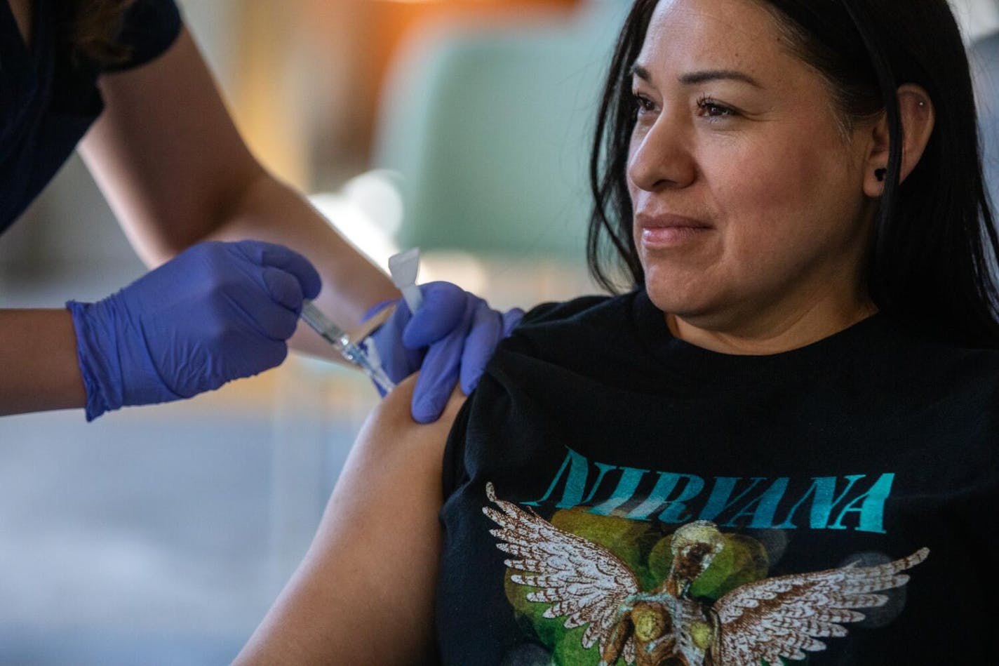 Liliana Ramos, 43, of Los Angeles, receives a vaccine at a flu and COVID vaccination clinic Kaiser Permanente Pasadena on Oct. 12, 2023, in Pasadena, California. Health experts say the new COVID shot can help keep people healthy during this holiday stretch of traveling and gathering. (Francine Orr/Los Angeles Times/TNS) ORG XMIT: 98847324W