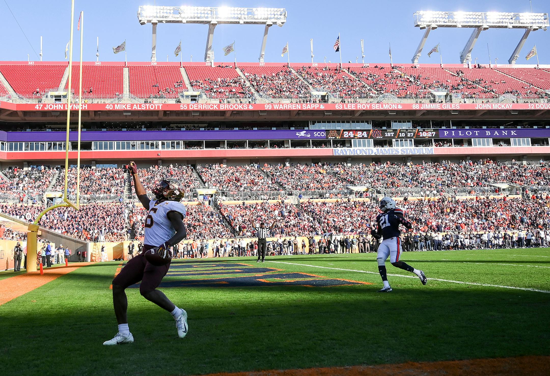 Minnesota Gophers wide receiver Tyler Johnson (6) celebrated his fourth quarter touchdown against the Auburn Tigers. ] Aaron Lavinsky • aaron.lavinsky@startribune.com The Minnesota Gophers played the Auburn Tigers in the Outback Bowl on Wednesday, Jan. 1, 2020 at Raymond James Stadium in Tampa, Fla.