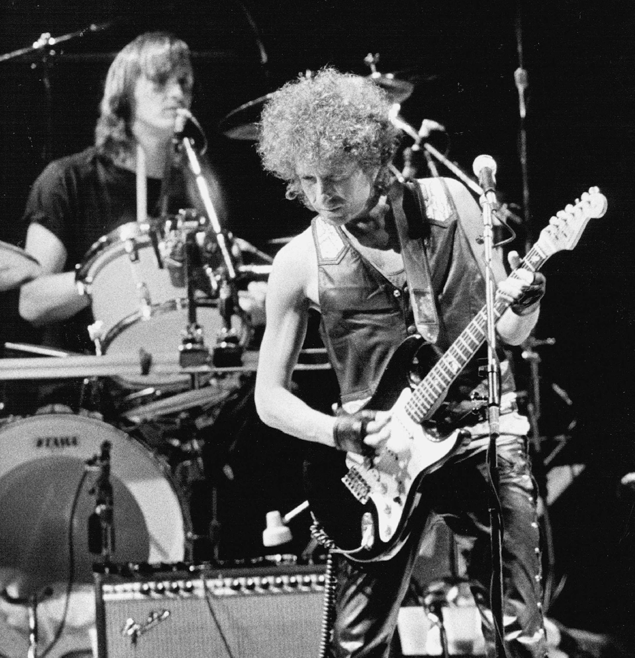 June 27,1986 Bob Dylan got a greeting of filckering lighters when he entered the stadium for performance with Tom Petty and the heartbreakers. July 6,1986