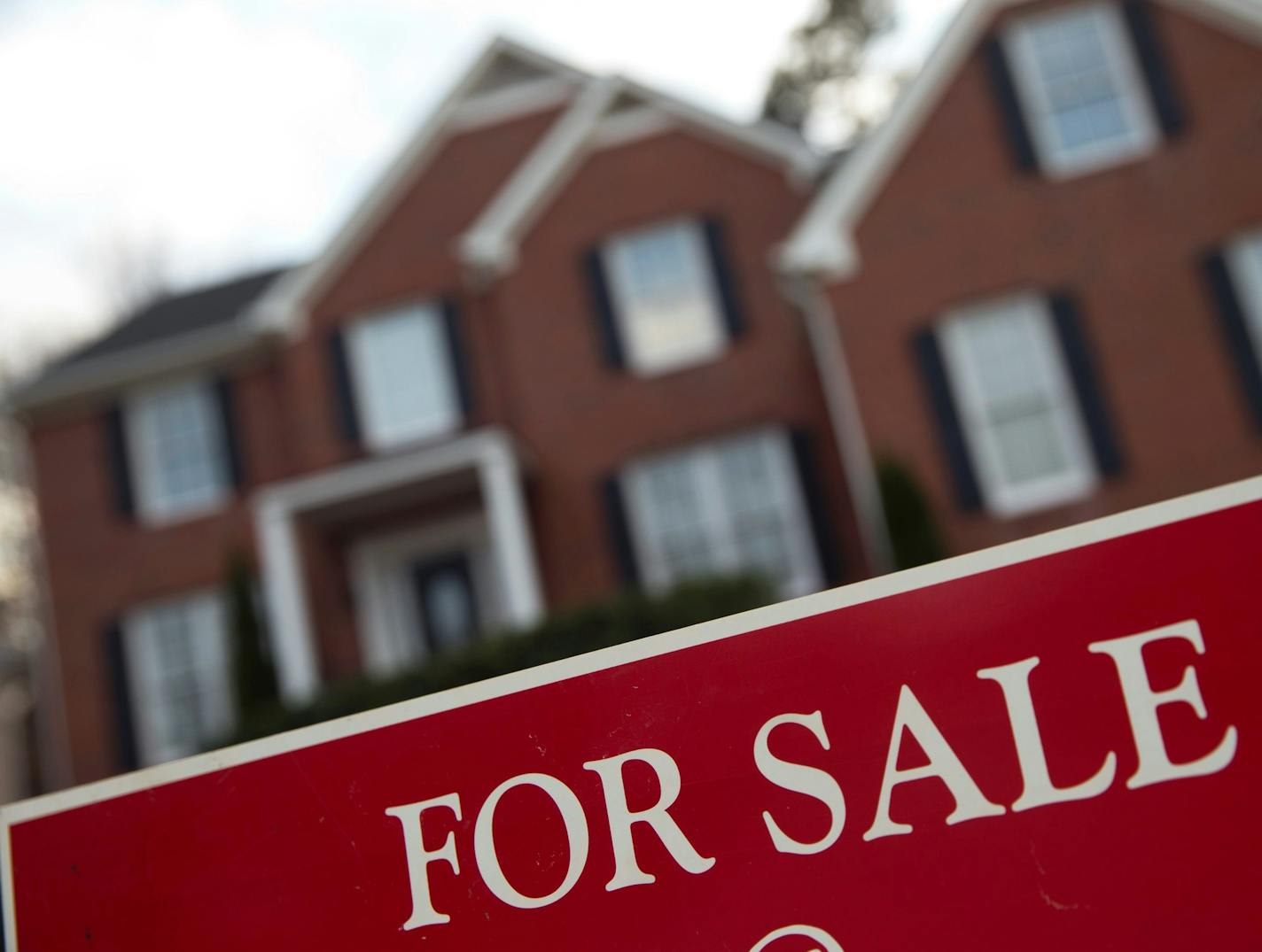 FILE - This Thursday, Dec. 3, 2015, file photo shows an existing home for sale in Roswell, Ga. After nine straight weeks of increases, long-term US mortgage rates fell the week of Jan. 5, 2017. (AP Photo/John Bazemore, File) ORG XMIT: NYSH401