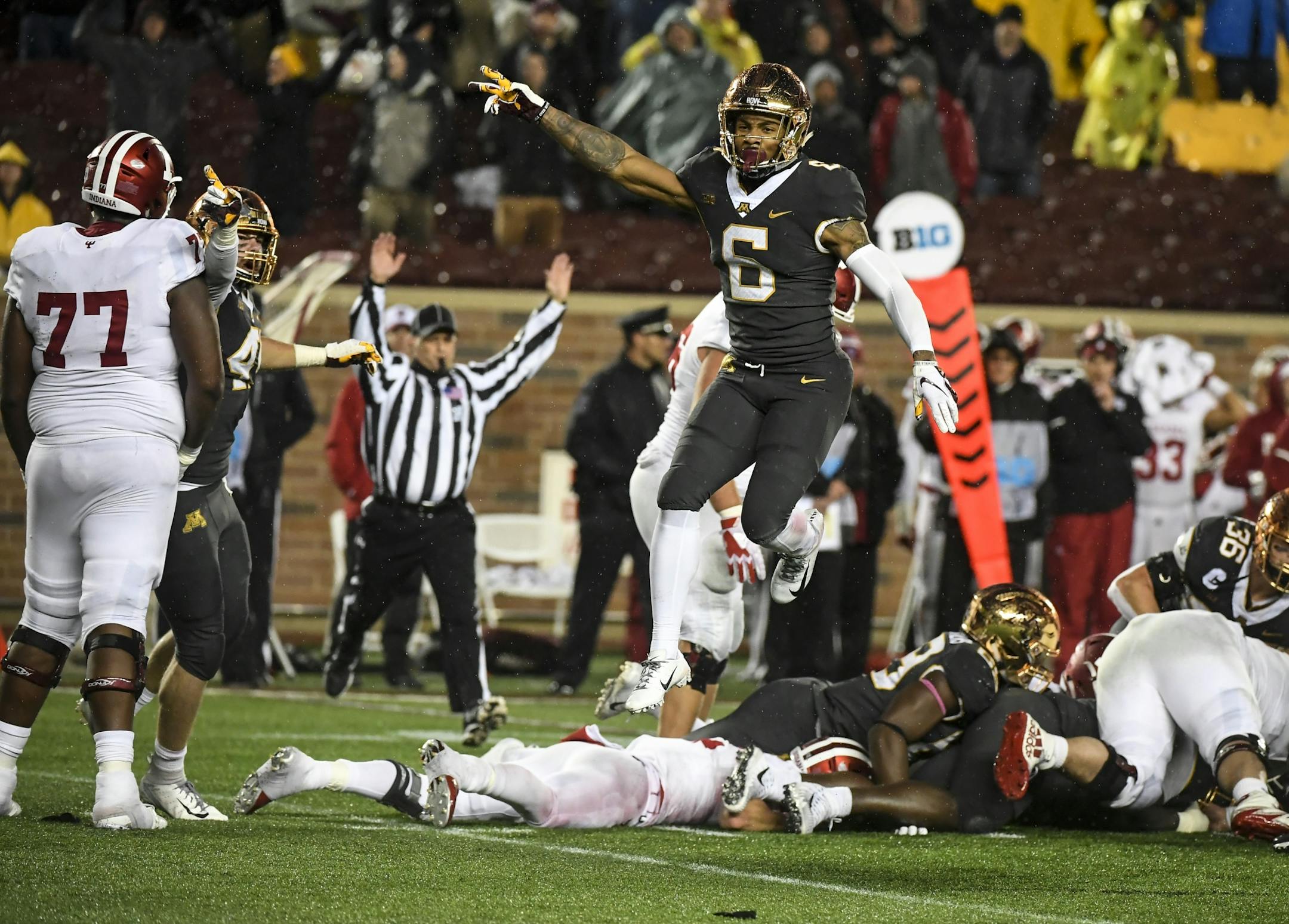 Minnesota Golden Gophers defensive back Chris Williamson (6) celebrated after his team forced a fumble late in the fourth quarter, giving the Gophers the chance to run out the clock.