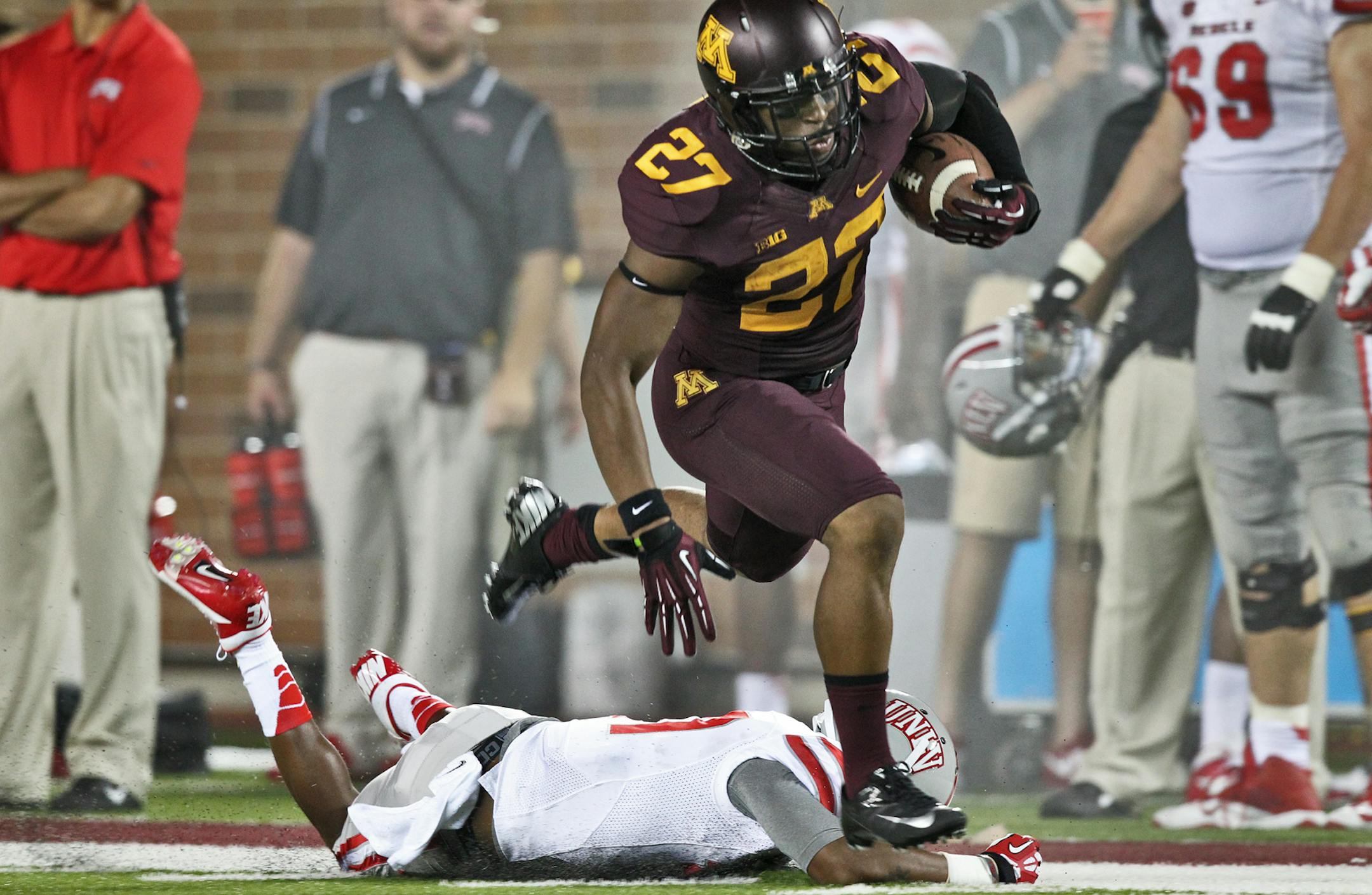 Minnesota Gophers vs. UNLV. Minnesota won 51-23. Minnesota running back David Cobb picked up 60 yards on this run in the 2nd half, just missing scoring on the play. (MARLIN LEVISON/STARTRIBUNE(mlevison@startribune.com)