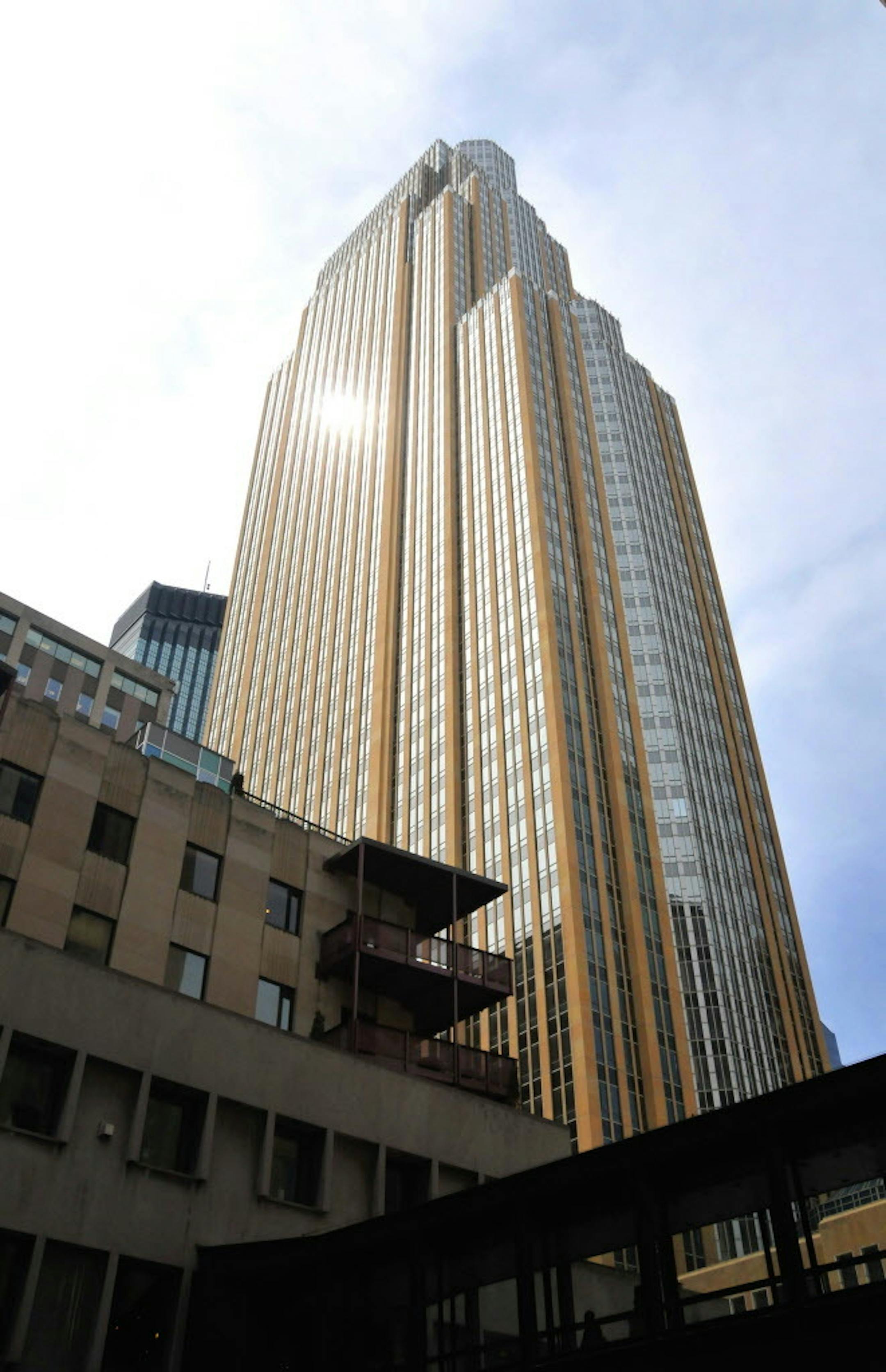 The postmodern style of the 1980s rejected the bland glass box, and brought back windows. The Wells Fargo tower in Minneapolis, designed by Cesar Pelli, could have come from the pen of Raymond Hood, architect of Rockefeller Center.