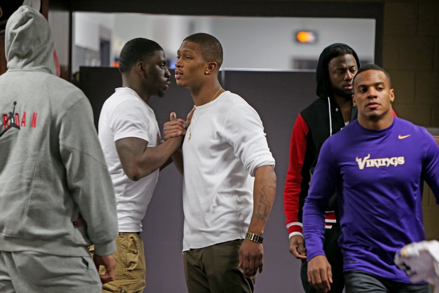 Minnesota Vikings cornerback Chris Cook, center, said goodbye to teammates in the locker room, Monday, December 30, 2013 at Winter Park in Eden Prairie, MN. (ELIZABETH FLORES/STAR TRIBUNE) ELIZABETH FLORES � eflores@startribune.com