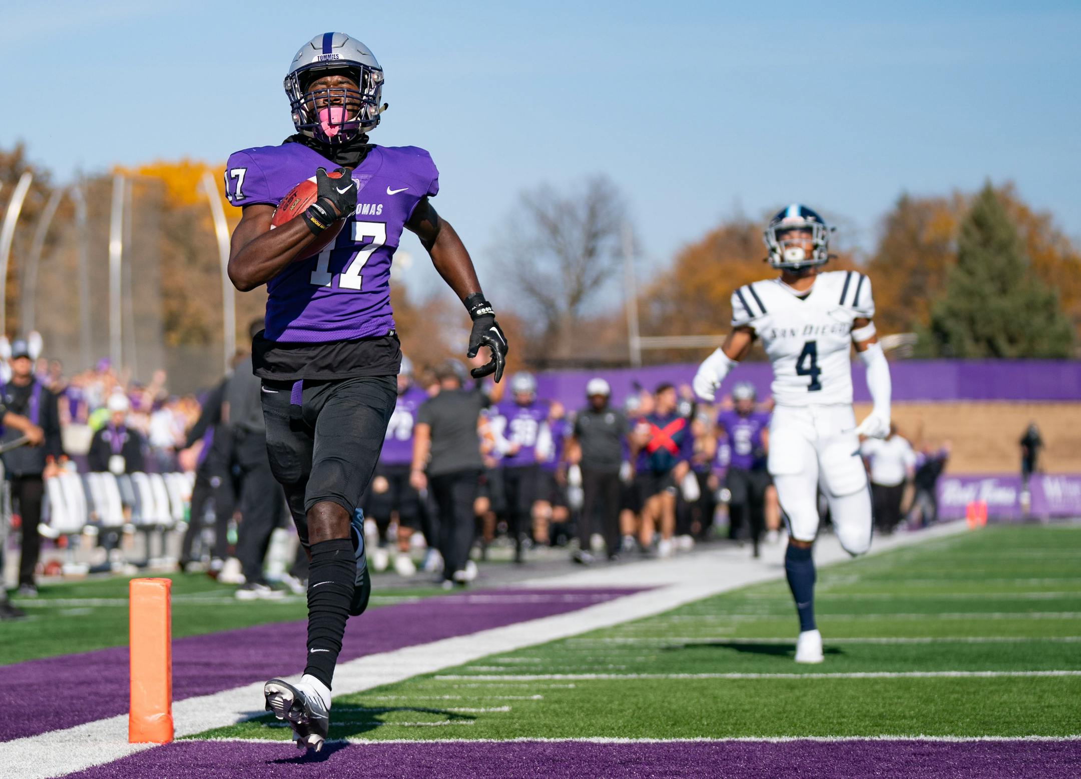St. Thomas wide receiver Andrew McElroy (17) outruns San Diego Toreros cornerback Zamir Wallace (4) for a long touchdown reception in the first quarter.