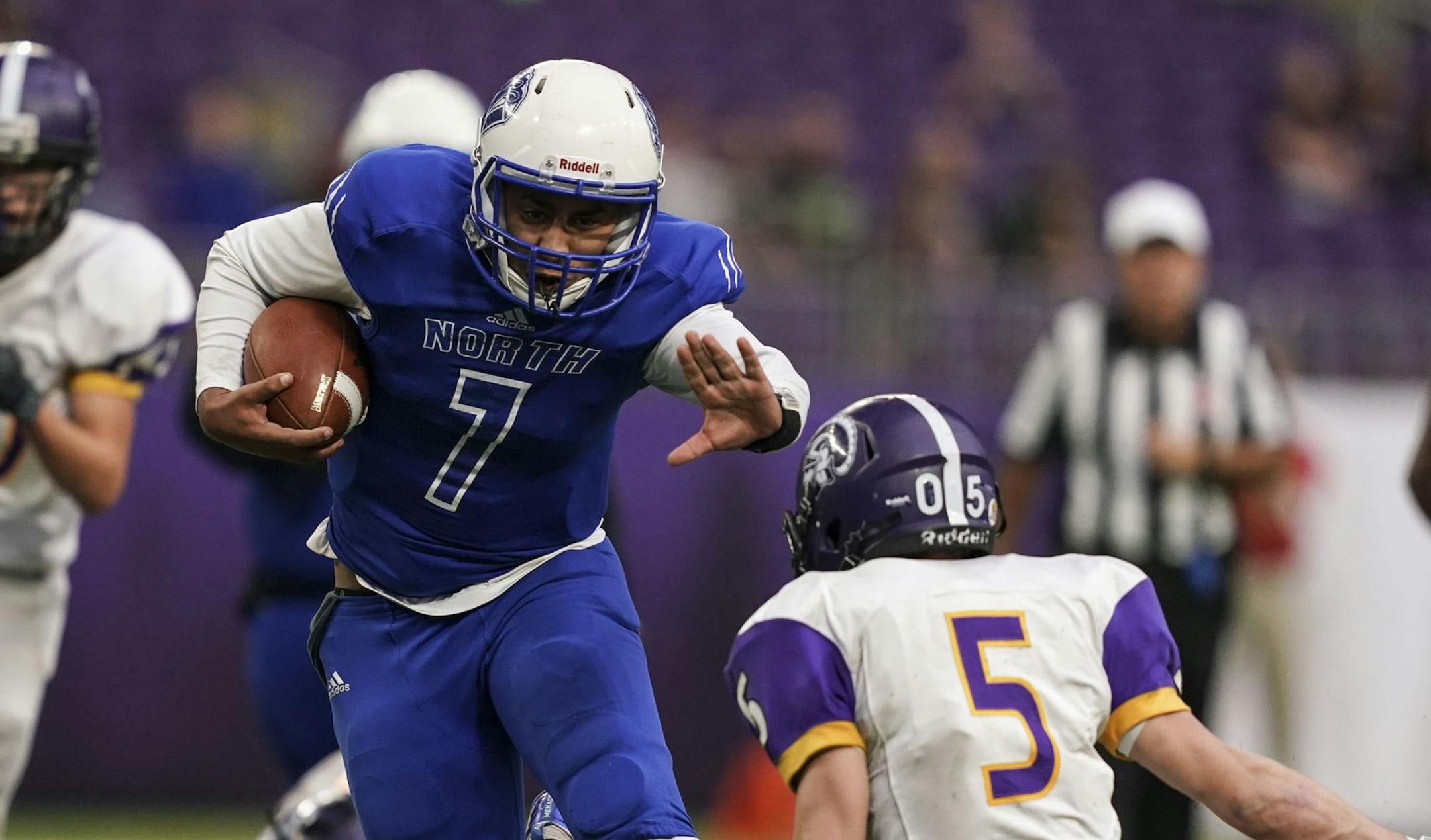 Minneapolis North's Zach Yeager (7) ran for a first down in the second half. ] RENEE JONES SCHNEIDER &#xa5; renee.jones@startribune.com The State Football Tournament Class AA semi-finals between Minneapolis North and Barnesville at U.S Bank Stadium in Minneapolis, Minn., on Friday, November 16, 2018.