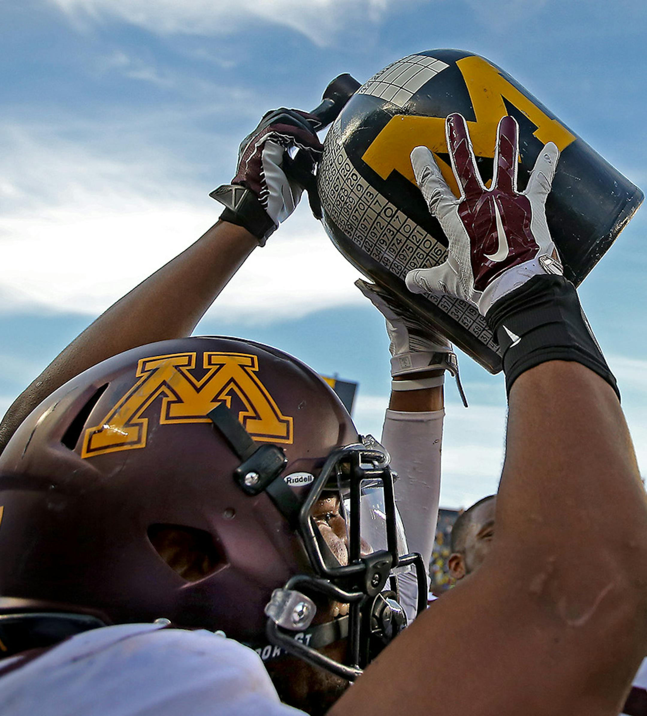 Minnesota running back David Cobb (27) grabbed the Little Brown Jug after helping defeat Michigan 30-14 at Michigan Stadium, Saturday, September 27, 2014 in Ann Arbor, MI. ] (ELIZABETH FLORES/STAR TRIBUNE) ELIZABETH FLORES &#x2022; eflores@startribune.com
