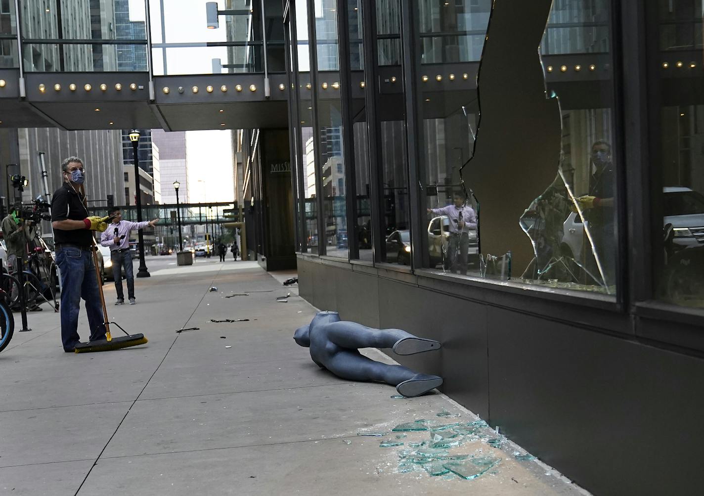 Tom Stellar, a pastor at Bethlehem Baptist Church, looked up at broken windows while cleaning up damage outside Nordstrom Rack at the IDS Center in Minneapolis Thursday morning. "My heart breaks for what's happening," Stellar said. DAVID JOLES • david.joles@startribune.com Folo on Wednesday night's unrest.**Seth Johnson,cq ORG XMIT: MIN2008270828532121