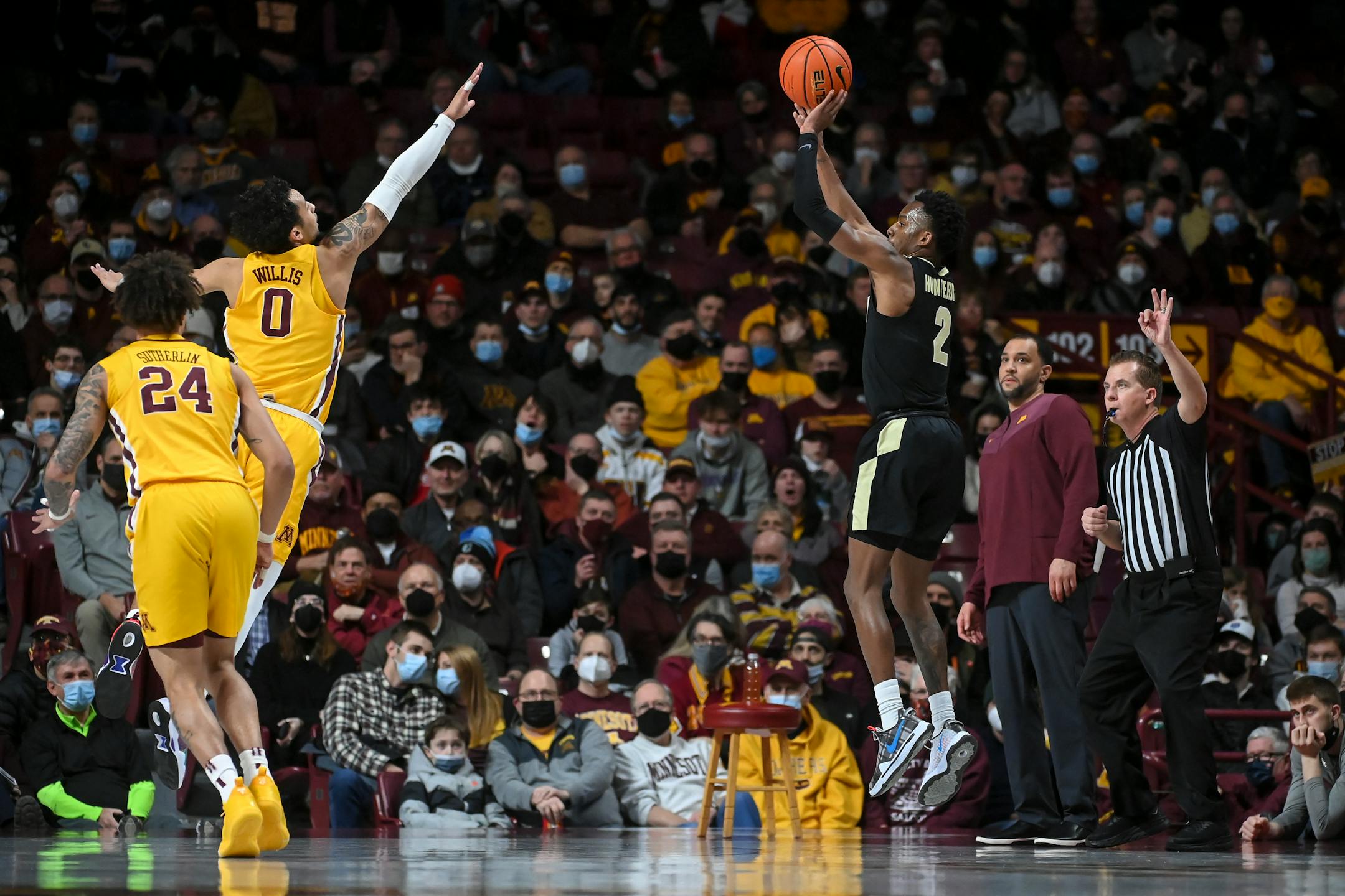 Purdue Boilermakers guard Eric Hunter Jr. (2) scores a 3-pointer against Minnesota Gophers guard Payton Willis (0) in the first half during an NCAA men's basketball game between Minnesota and Purdue at Williams Arena in Minneapolis, Minn.