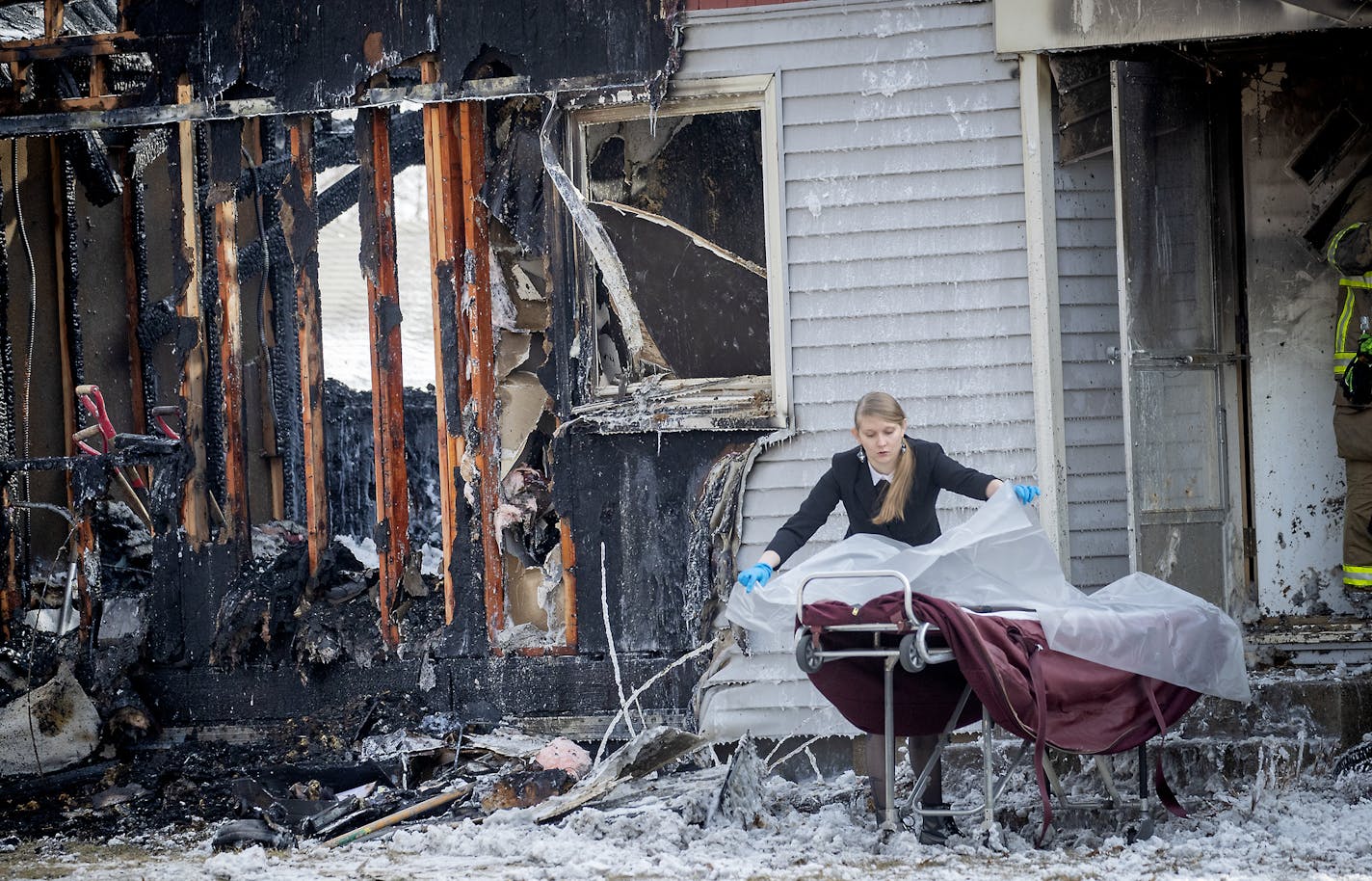 Firefighters worked the scene of an early morning fire that claimed the life of one individual, Tuesday, March 26, 2019 in Woodbury, MN. ] ELIZABETH FLORES &#x2022; liz.flores@startribune.com