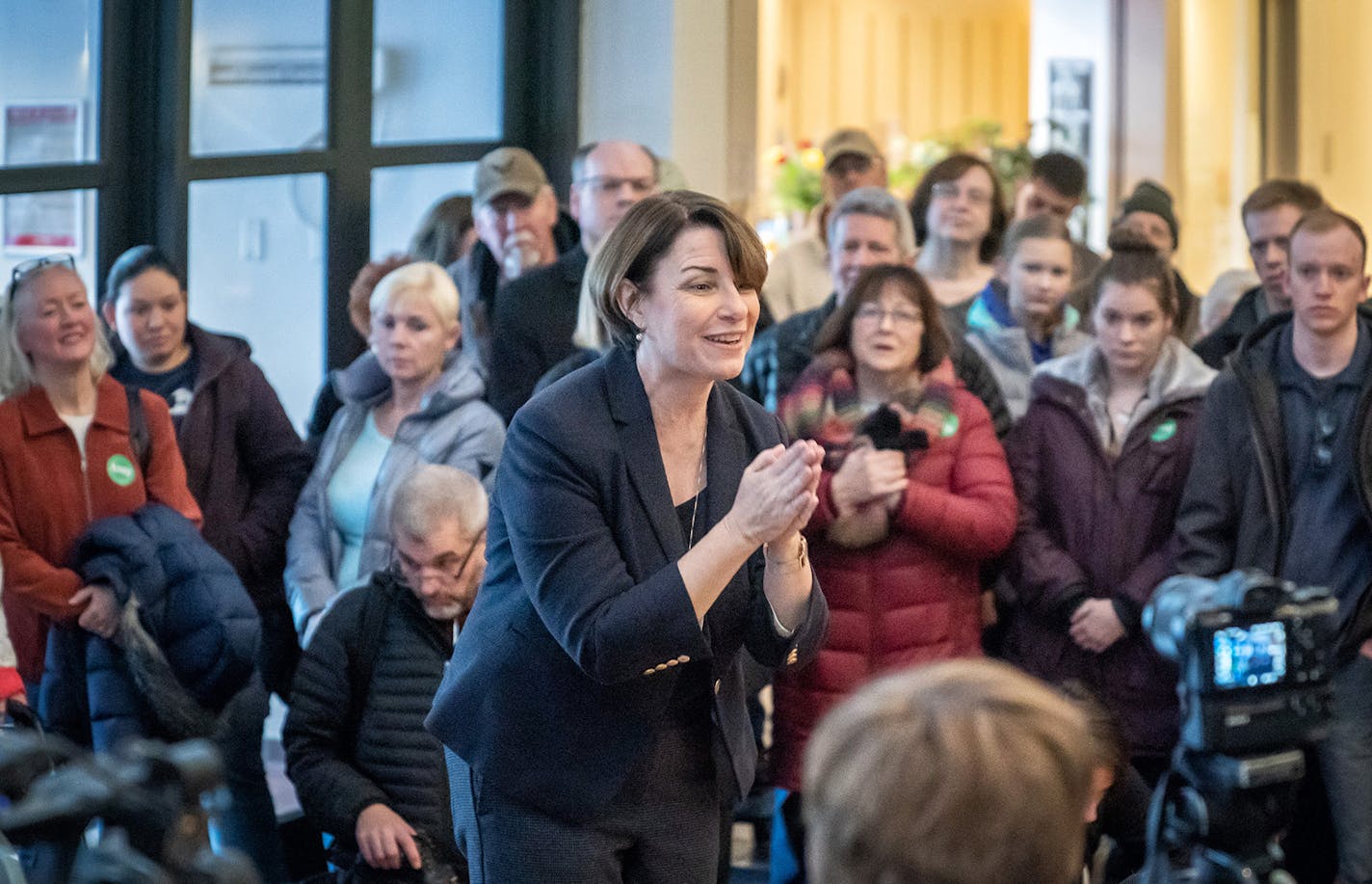 Amy Klobuchar speaks to the overflow crowd in next door Southbridge Mall, Mason City, Iowa on Saturday, February 16, 2019. (Glen Stubbe/Minneapolis Star Tribune/TNS) ORG XMIT: 1269582