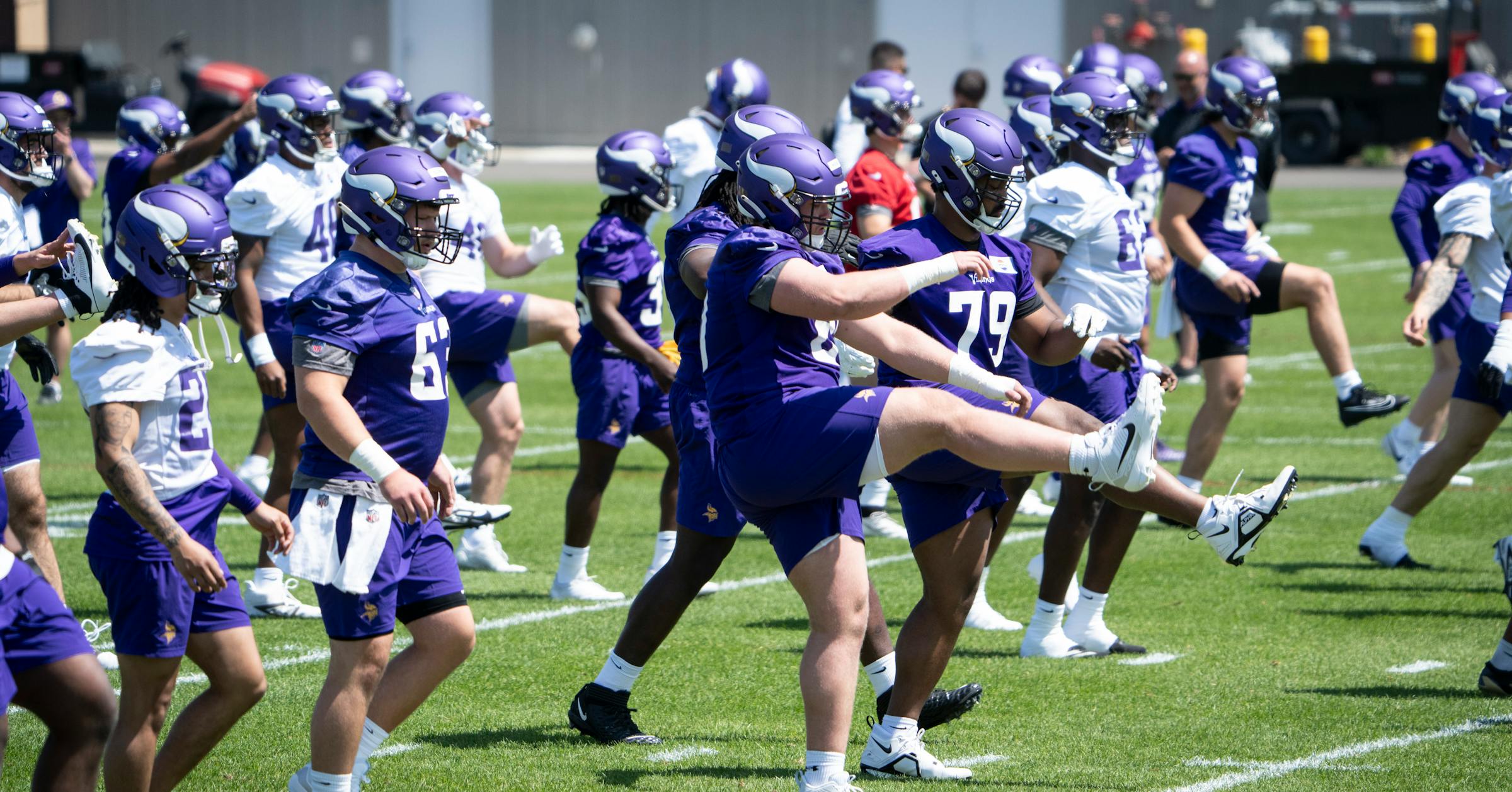 Minnesota Vikings sign two rookies to bring roster to 91 Minnesota Vikings sign two rookies to bring roster to 91