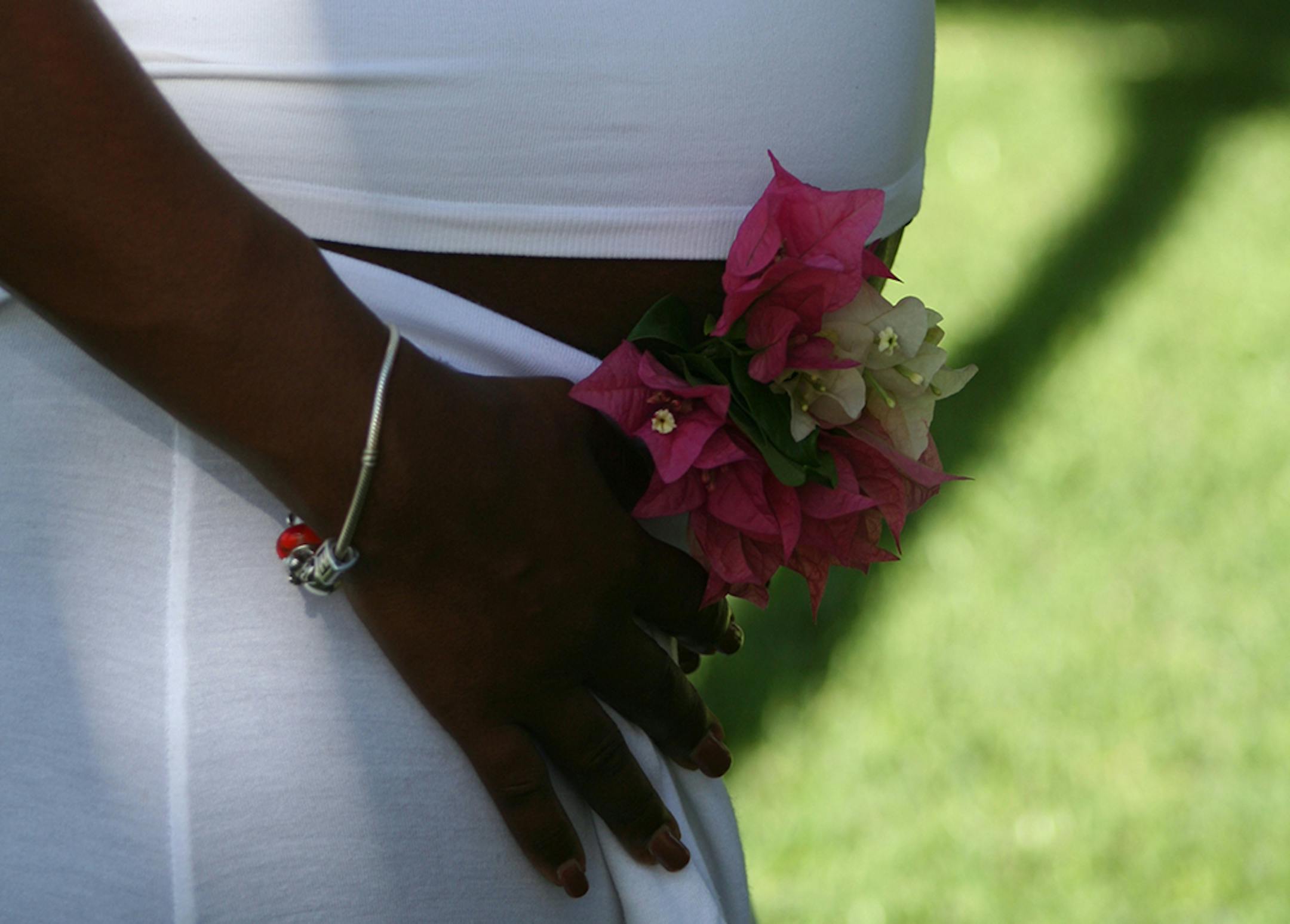 The Centers for Disease Control and Prevention is recommending that pregnant women get the COVID-19 vaccine. (Dreamstime/TNS) ORG XMIT: 24032009W