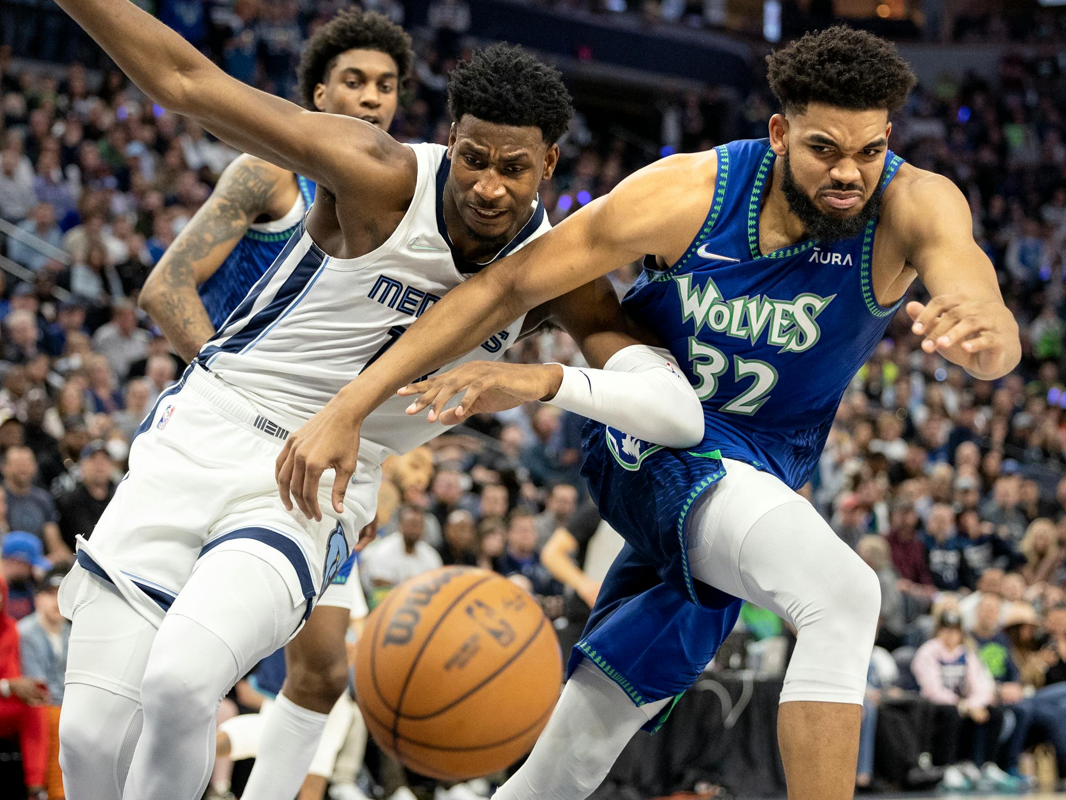 Jaren Jackson Jr. (13) of the Memphis Grizzlies and Karl Anthony-Towns (32) of the Minnesota Timberwolves fight for the ball in the second quarter.