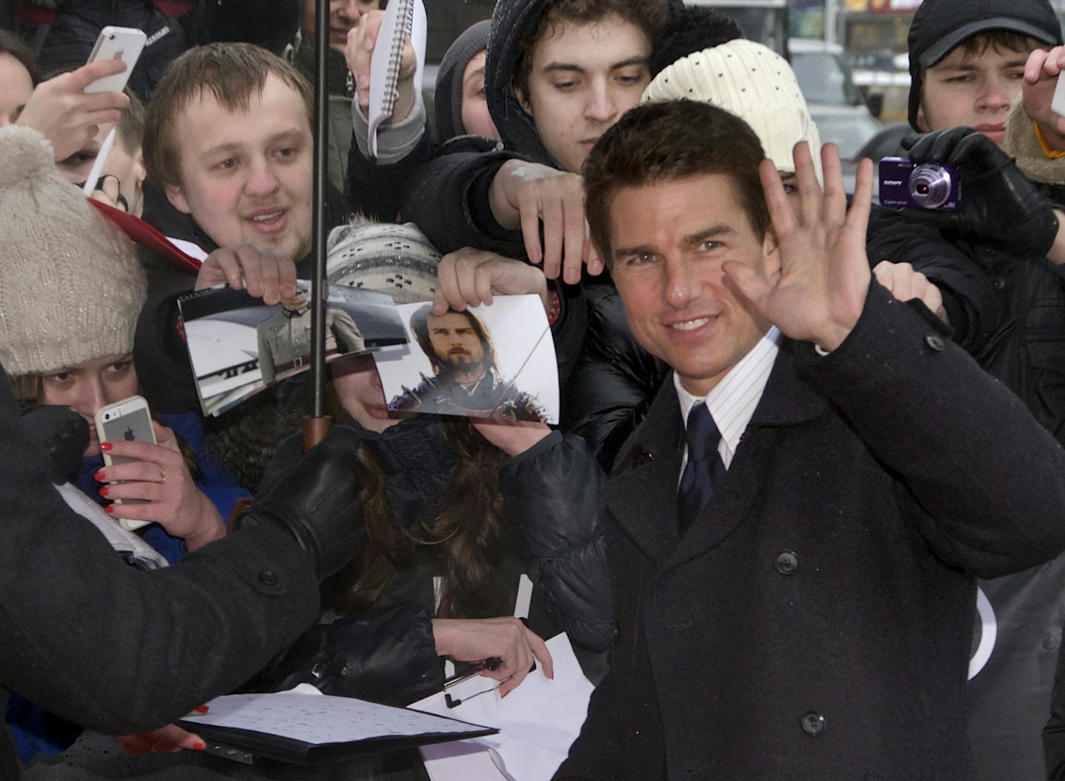 Hollywood actor Tom Cruise greets fans as he arrives for the premiere of his new movie Oblivion, in Moscow, Russia, on Monday, April 1, 2013. (AP Photo/Ivan Sekretarev)