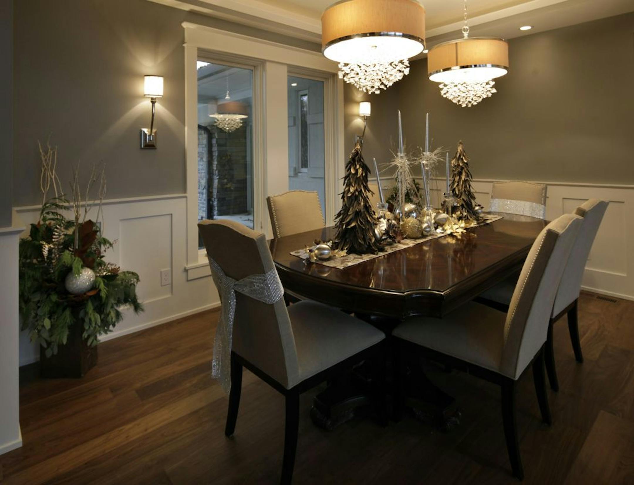 Lexington Floral decorated the table in the dining room.