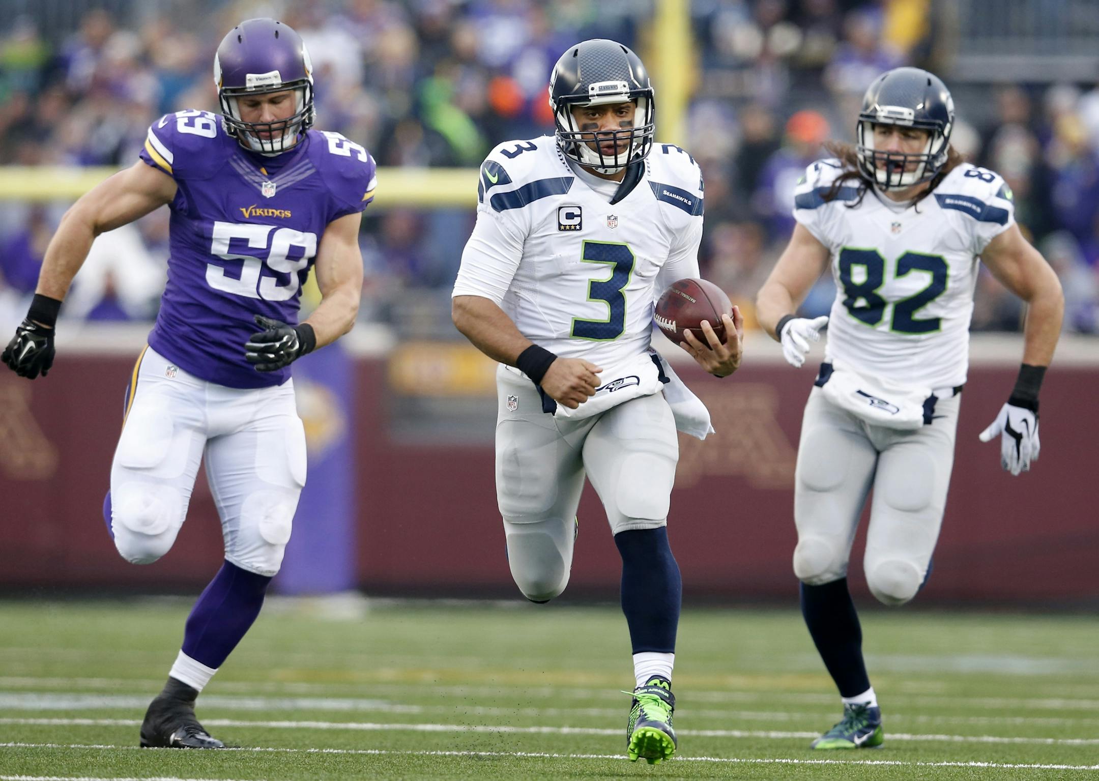 Seattle quarterback Russell Wilson (3) ran away from Brandon Watts (59) during a run in the third quarter. Wilson made it to the end zone but was called back because of a penalty.
