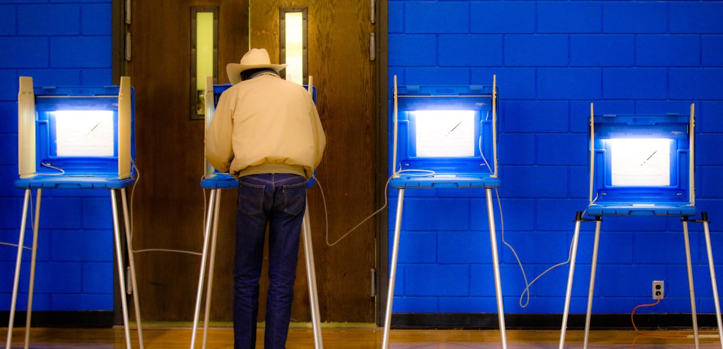 A steady stream of voters filed into the Folwell Community Center Tuesday, most seemed to be adjusting to the ranked choice voting with 35 mayoral candidates on the ballot. ] Minneapolis, MN 11/05/2013 ORG XMIT: MIN1311051045227728