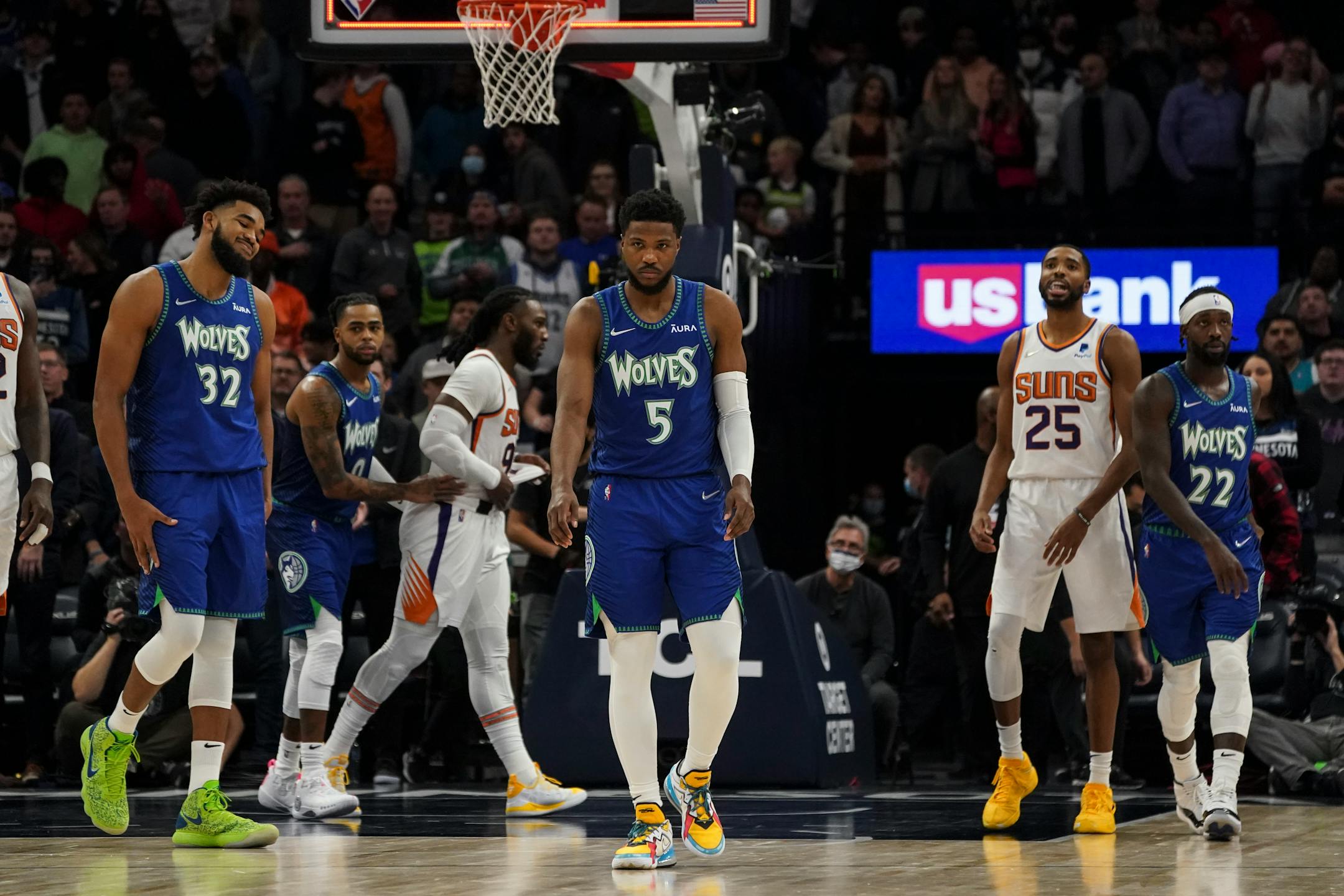 The Minnesota Timberwolves react to losing to the Phoenix Suns 99-96.