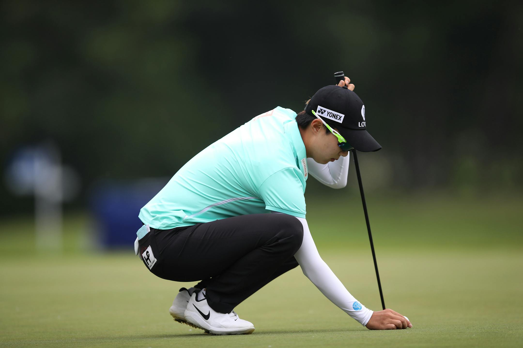 Hyo Joo Kim lined up putt on the 18th green at Hazeltine National on Thursday. She made up for a missed cut at the U.S. Women's Open with a convincing opening-round 3-under 69 to be one shot off the lead.