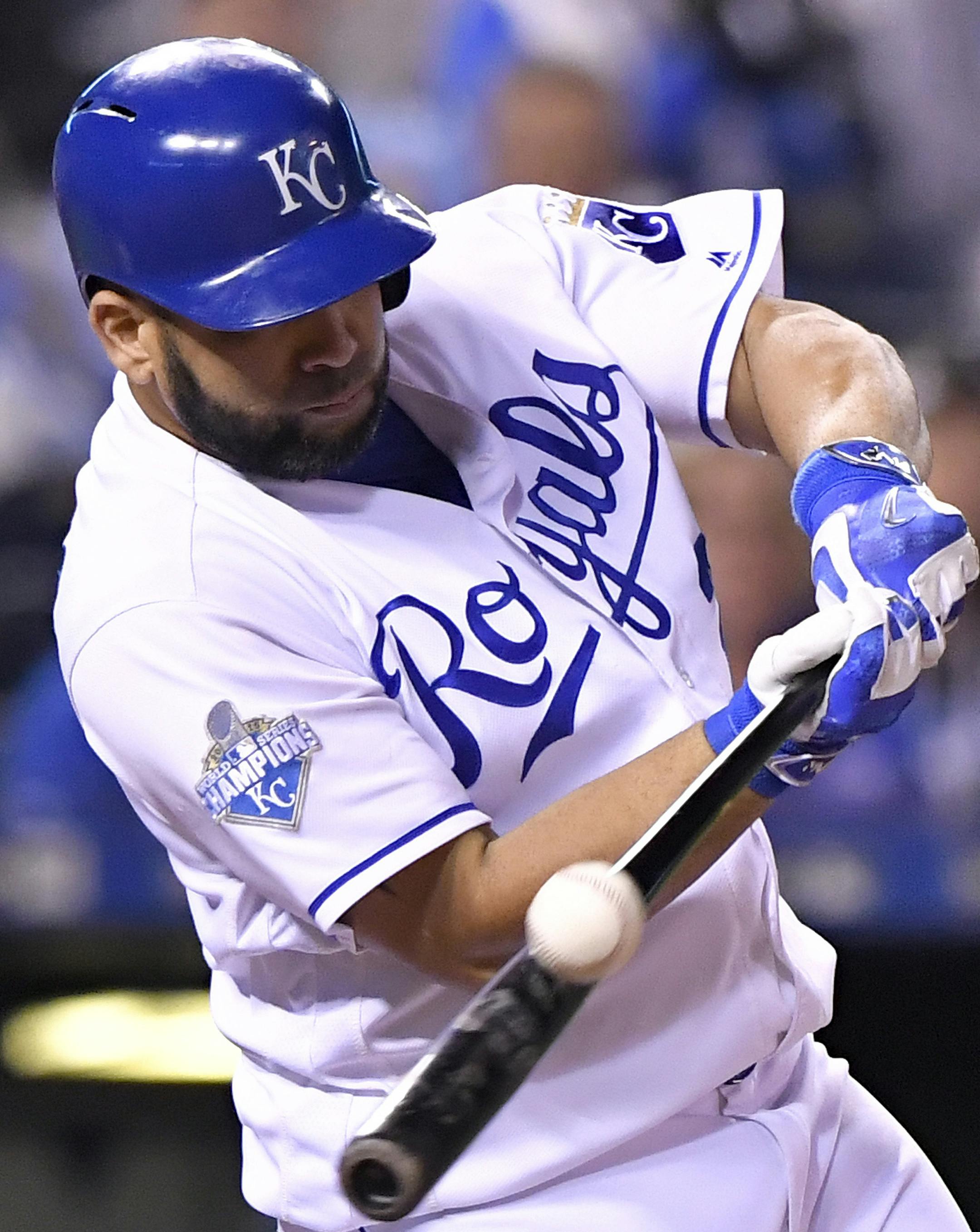 The Kansas City Royals' Kendrys Morales connects on an RBI double in the eighth inning against the Minnesota Twins on Wednesday, Sept. 28, 2016, at Kauffman Stadium in Kansas City, Mo. The Royals won, 5-2. (John Sleezer/Kansas City Star/TNS)