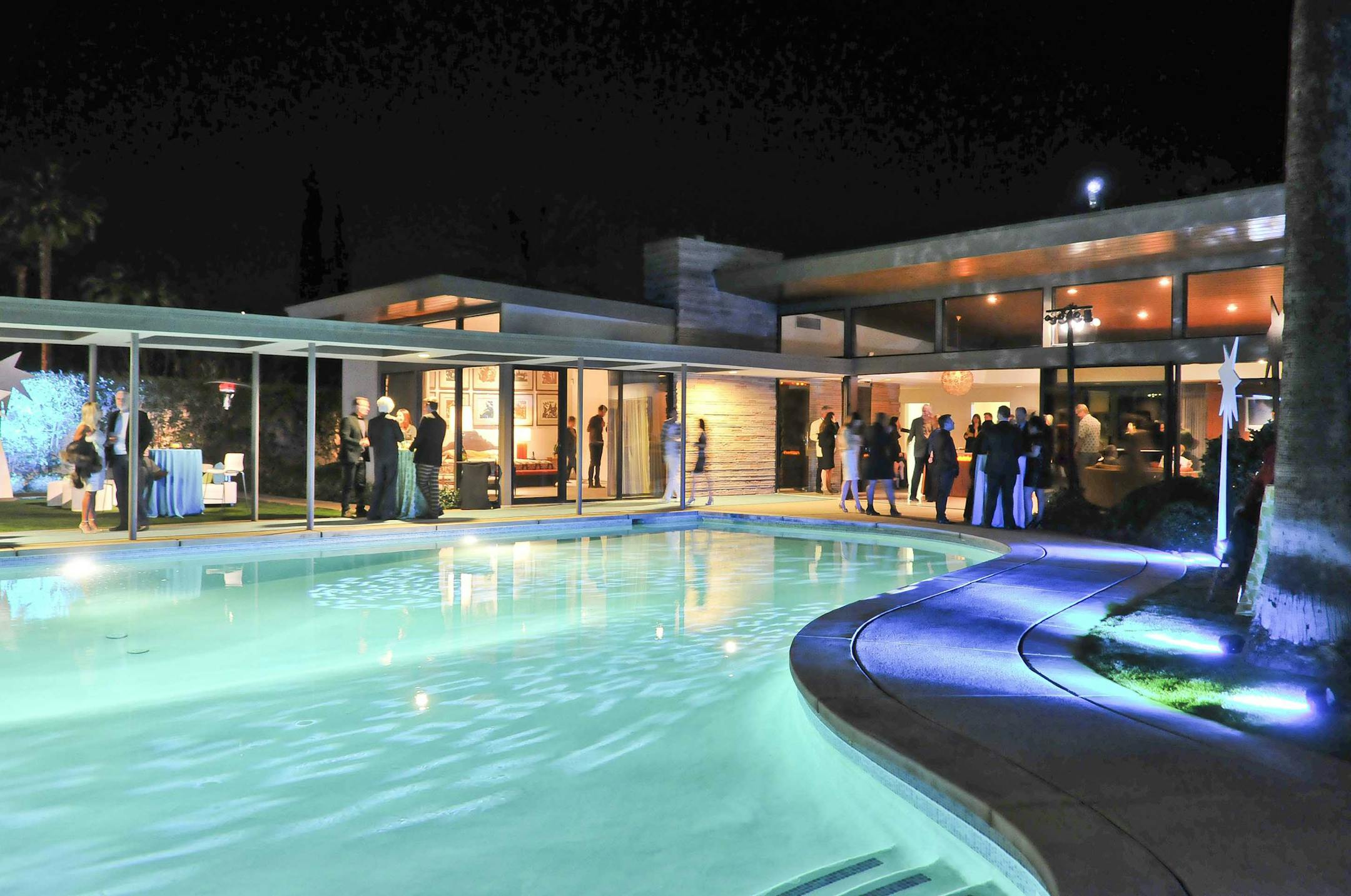 Modernism in Palm Springs - party at the Frank Snatra house