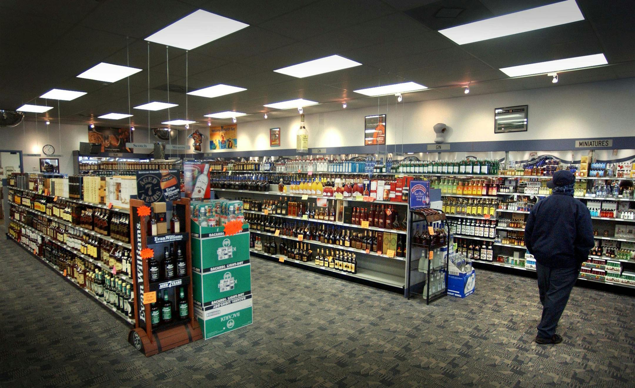 -- NO MAGS, NO SALES -- KRT SOUTH NEWS STORY SLUGGED: KRT PHOTOGRAPH BY MARTIN SMITH-RODDEN/VIRGINIAN PILOT (June 10) Customers browse the aisles of an ABC store in Norfolk, Virginia. Every bottle of alcohol that enters the state passes through a 7-acre warehouse located in Richmond, before it finds its way to a shelf. (smd) 2003 ORG XMIT: KRTS