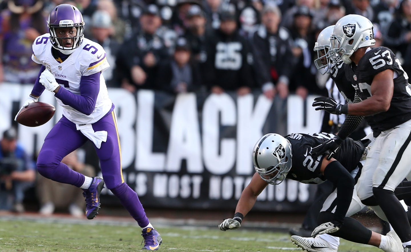 Minnesota Vikings quarterback Teddy Bridgewater (5) avoid the Raiders defenders in the forth quarter at the Oakland Coliseum Sunday November 15, 2015 in Oakland , CA. ] The Minnesota Vikings beat at the Oakland Raiders 30-14 in the Coliseum. Jerry Holt/ Jerry.Holt@Startribune.com