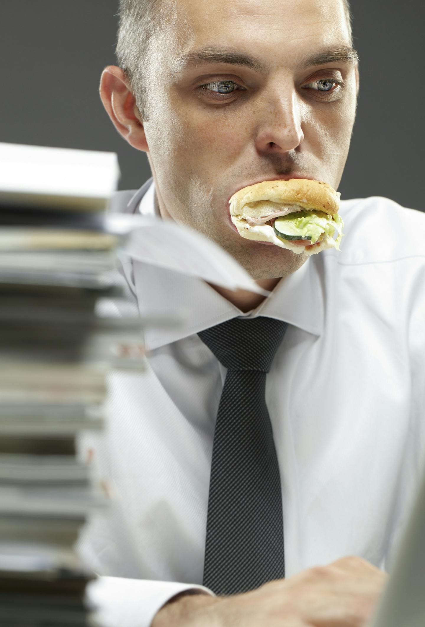 Eating at your desk, an annoyance and a necessity