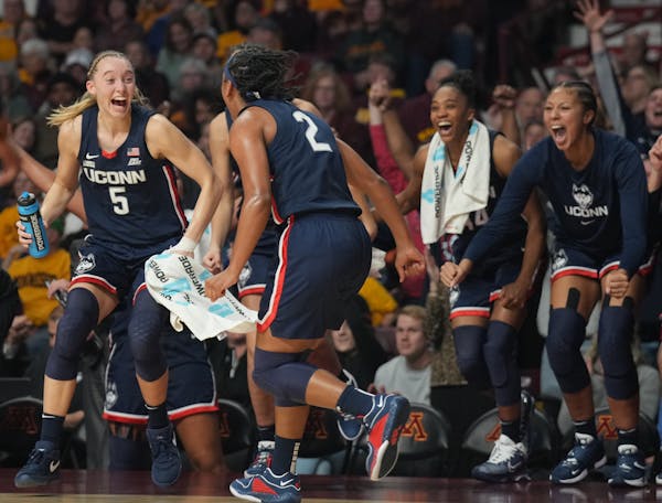 Bueckers gets warm reception, leads UConn over cold-shooting Gophers