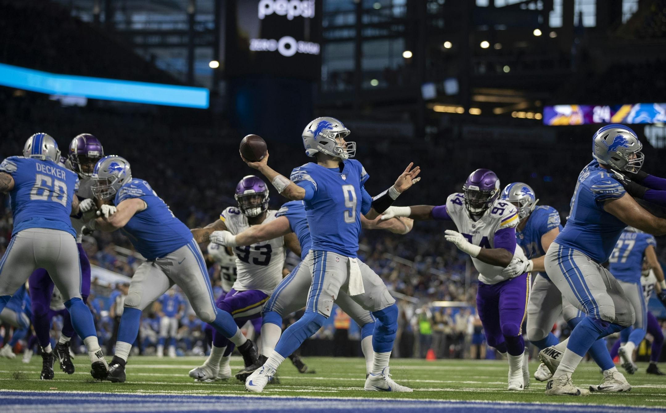Detroit Lions quarterback Matthew Stafford (9) was under pressure late in the third quarter at Ford Field Sunday December 23, 2018 in Detroit, MI.