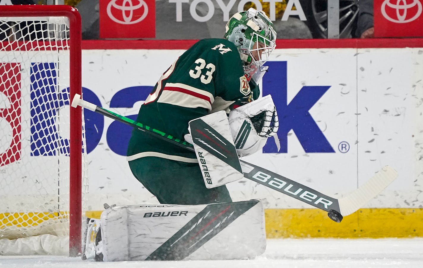 Minnesota Wild goaltender Cam Talbot (33) blocked the puck during the first period. ] LEILA NAVIDI • leila.navidi@startribune.com