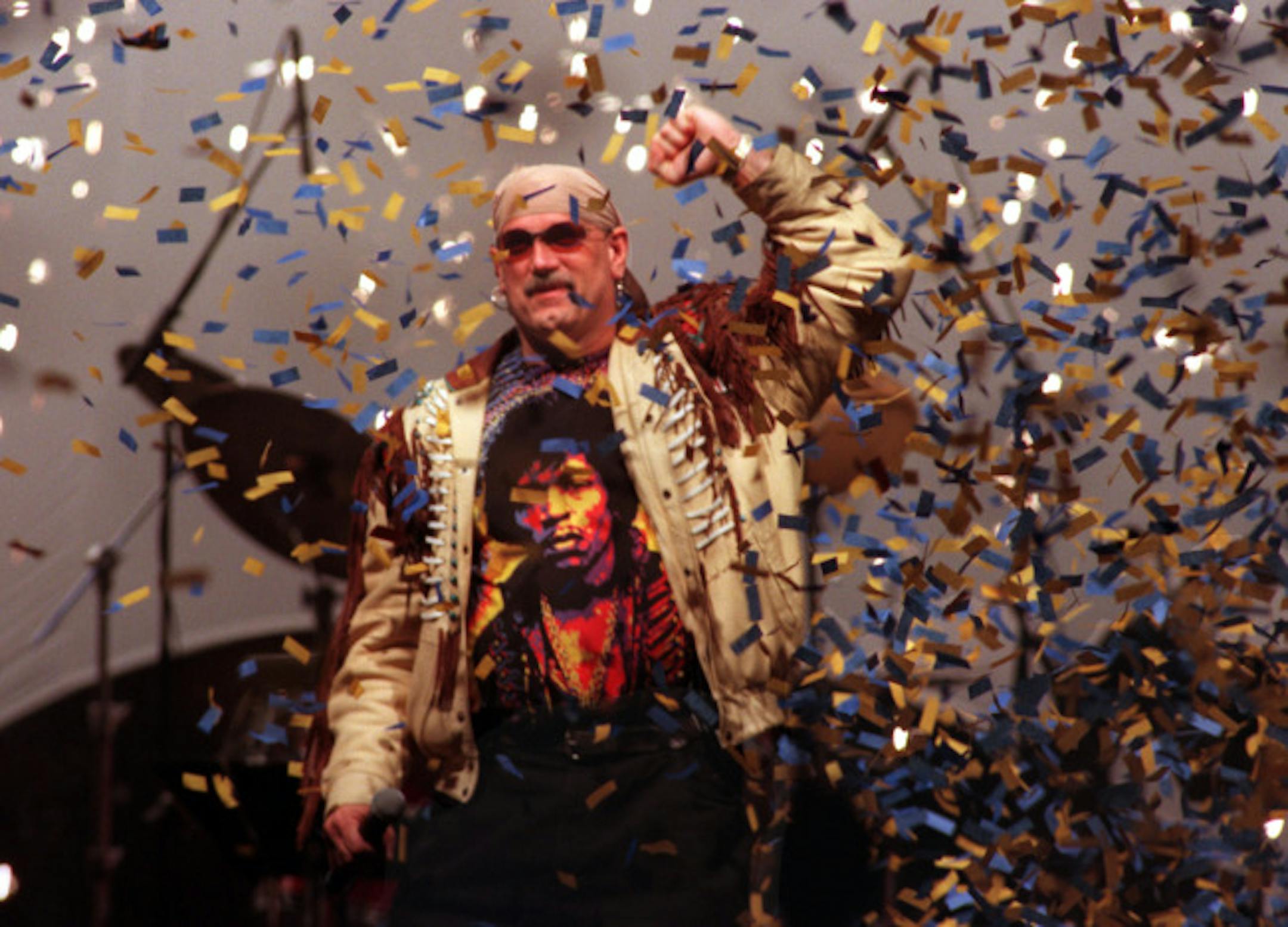 Jesse Ventura inaugural ball -- Jesse Ventura makes his grand entrance into his People�s Celebration at Target Center with confetti raining down.