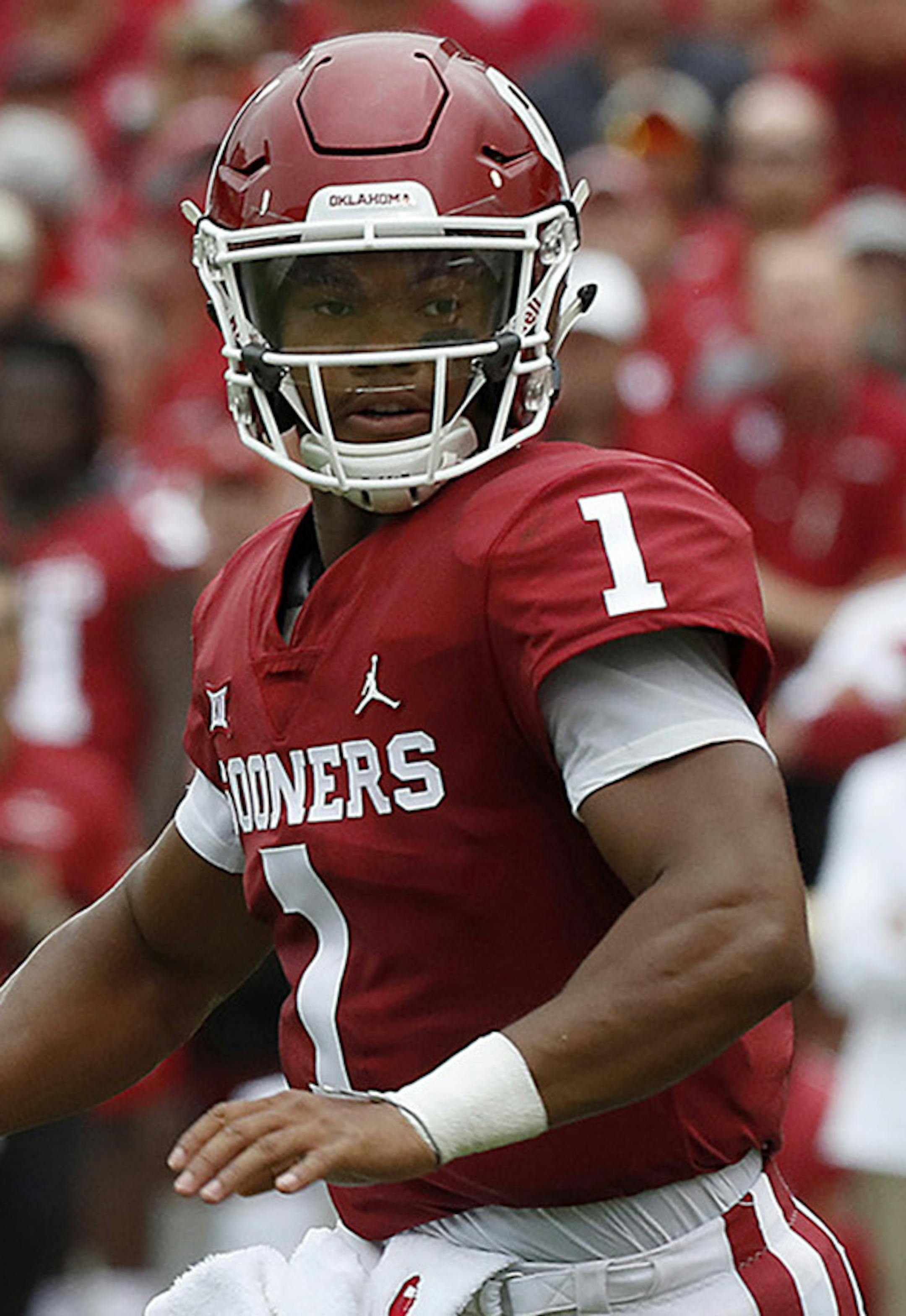 Oklahoma quarterback Kyler Murray looks downfield for an open receiver against UCLA on September 8, 2018, at Memorial Stadium in Norman, Okla. (Luis Sinco/Los Angeles Times/TNS) ORG XMIT: 1271128