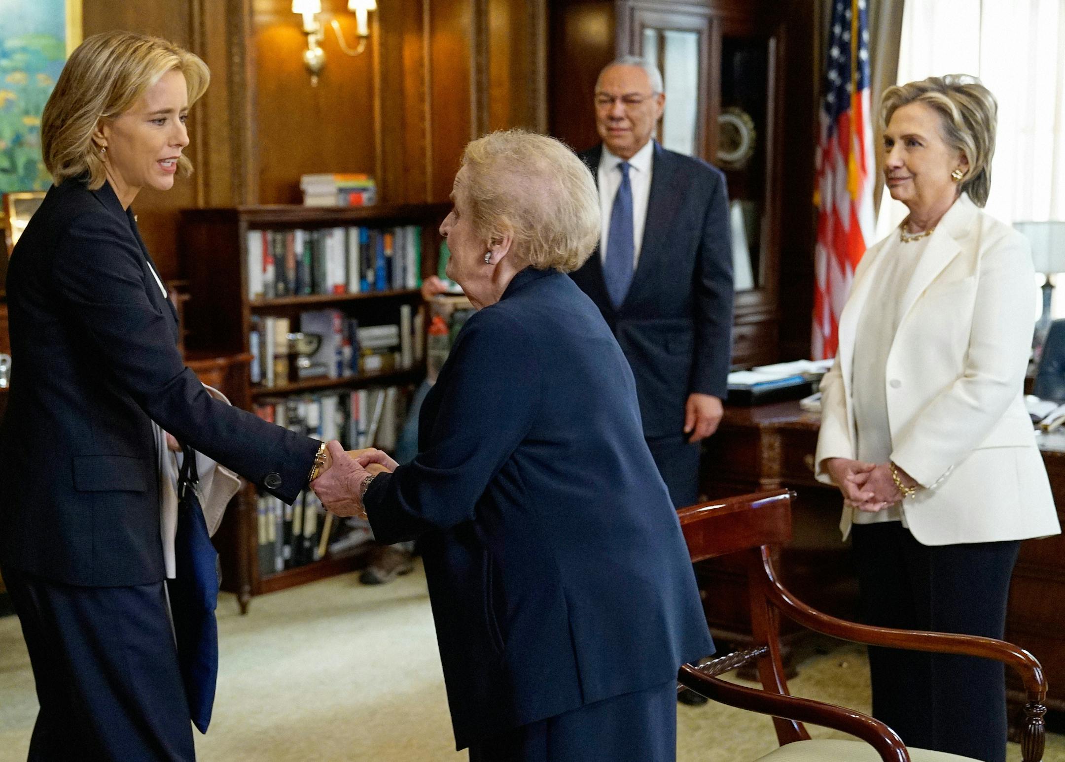 "E Pluribus Unum"-- Former Secretaries of State Hillary Clinton, General Colin Powell and Madeleine Albright joined T√?¬©a Leoni on set at Madam Secretary. In this upcoming episode, Secretary of State Elizabeth McCord turns to the former Secretaries of State to ask their advice on how to respond to a delicate situation, in the fifth season premiere of MADAM SECRETARY, Sunday, October 7 (10:00-11:00 PM ET/PT) on the CBS Television Network. Pictured (L-R): T√?¬©a