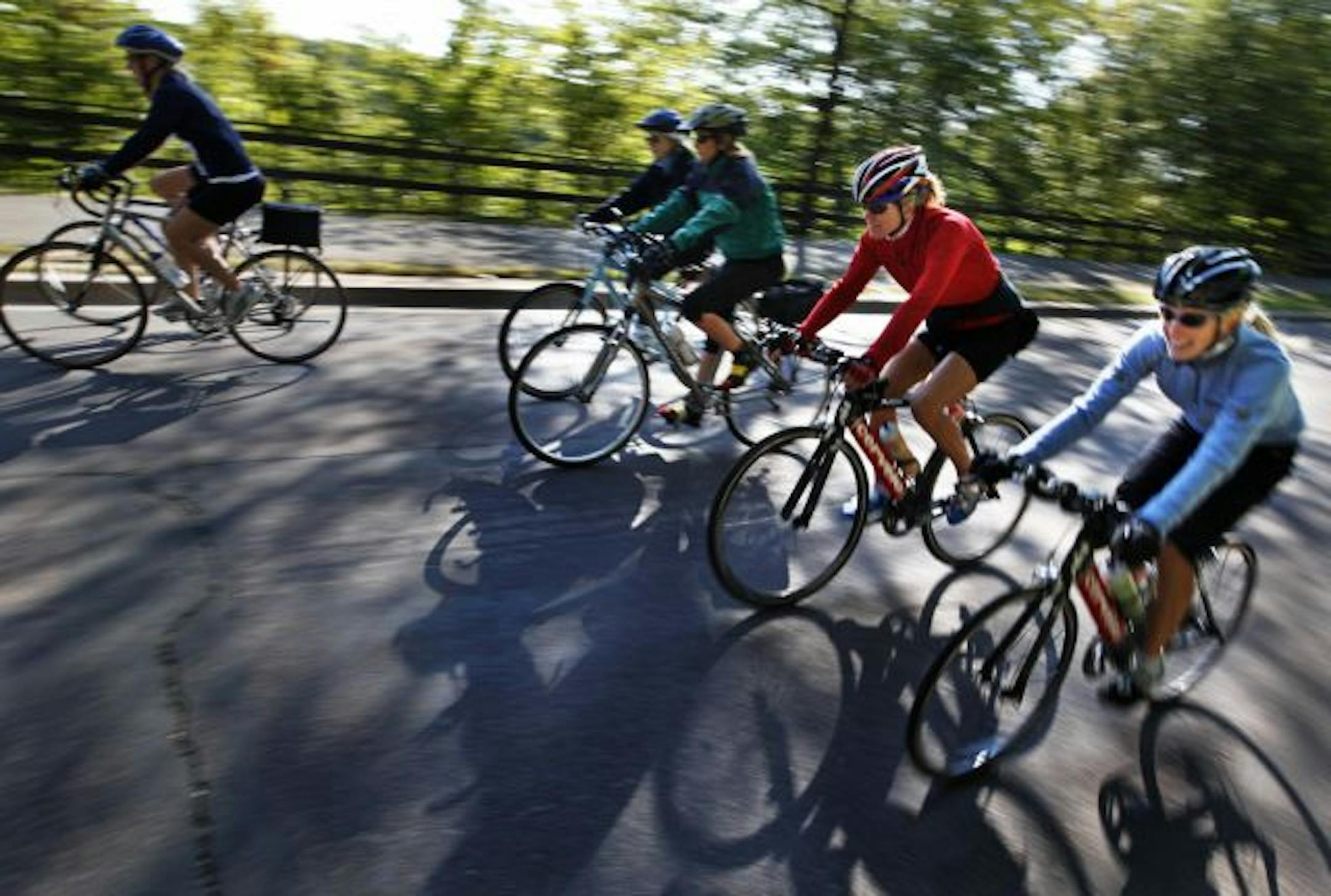 Some of the 4500 registered riders made their way along the Mississippi Parkway West as part in the Minneapolis Tour. The long course, 41-mile route spanned across the entire scenic Grand Rounds Byway System.