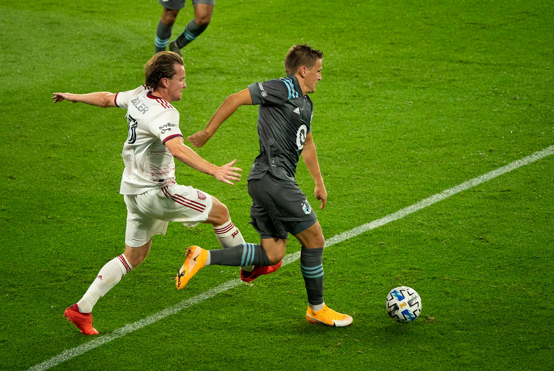 Minnesota United attacker Robin Lod (17) advanced the ball ahead of Real Salt Lake midfielder Nick Besler (13) in the second half.