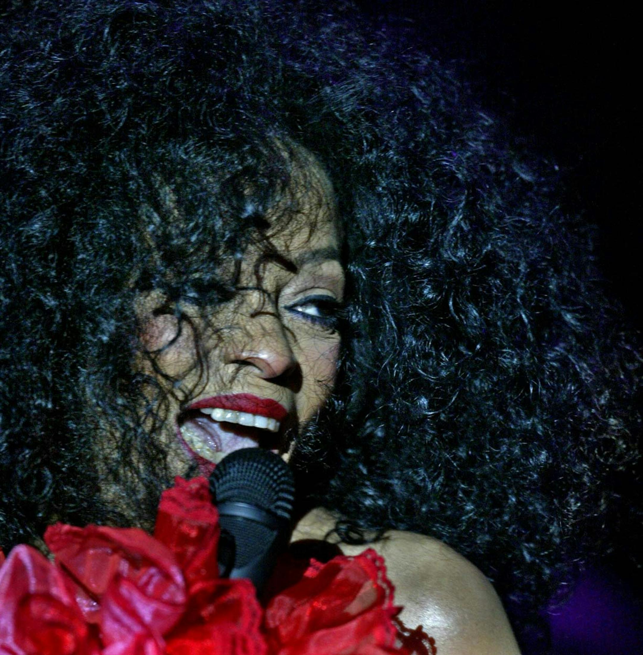 Marlin Levison - Strib 11/21/04 - Assign #92621- Diana Ross in concert at Mystic lake Casino. IN THIS PHOTO: ORG XMIT: MIN2013080815440380