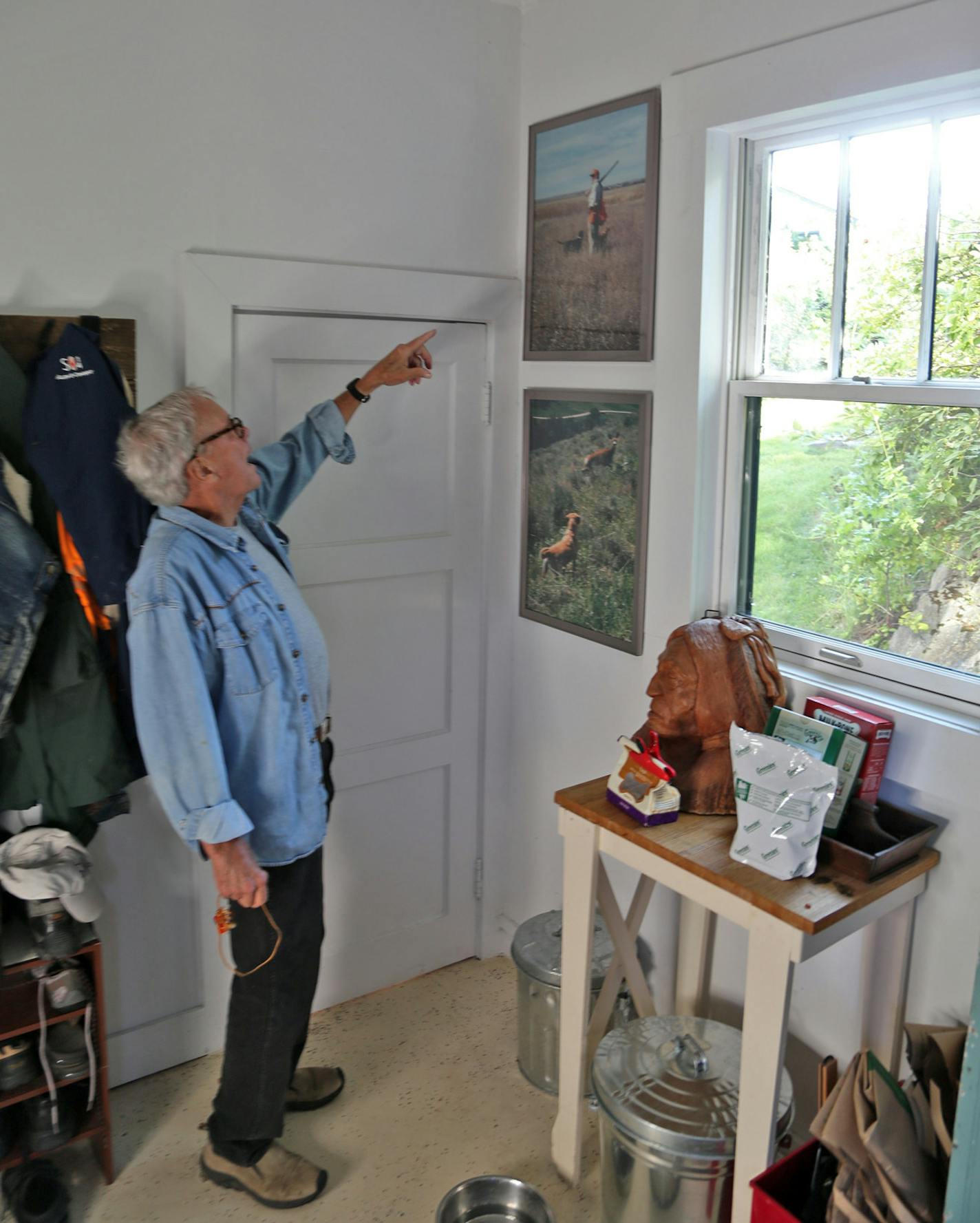 On his Montana ranch, Tom Brokaw describes photos from past bird hunting exursions to South Dakota, his home state. Brokaw tries to return to South Dakota each fall to hunt pheasants.