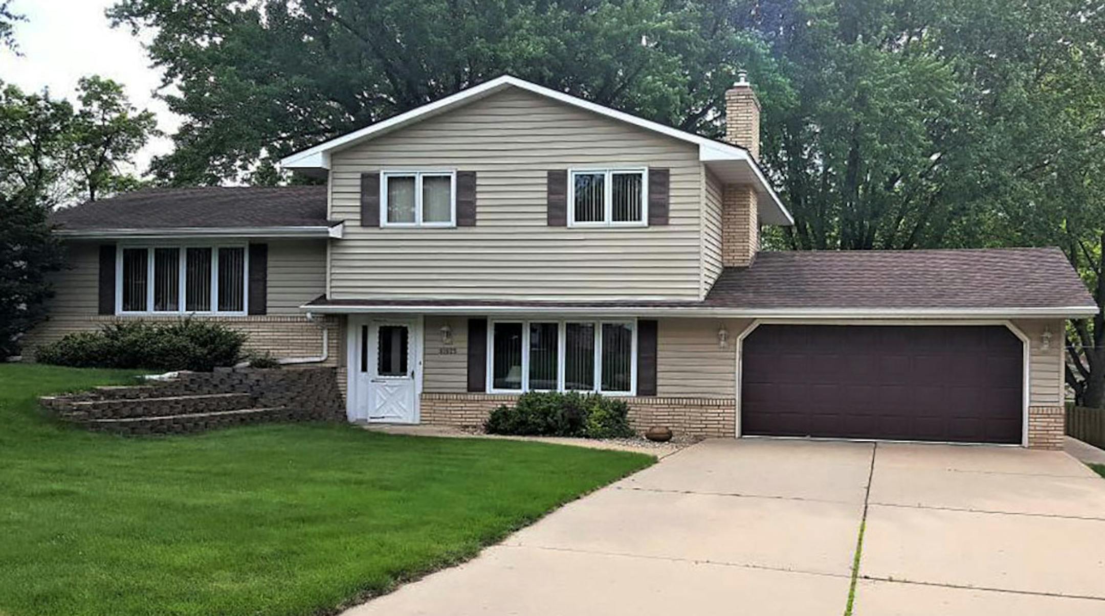 Burnsville
Built in 1963, this three-bedroom, two-bath house has 1,844 square feet and features three bedrooms on one level, newer windows, hardwood floors, eat-in kitchen, full unfinished basement, porch and patio. Listed by Chris Doffing, Results Plus Realty, 952-454-7102.