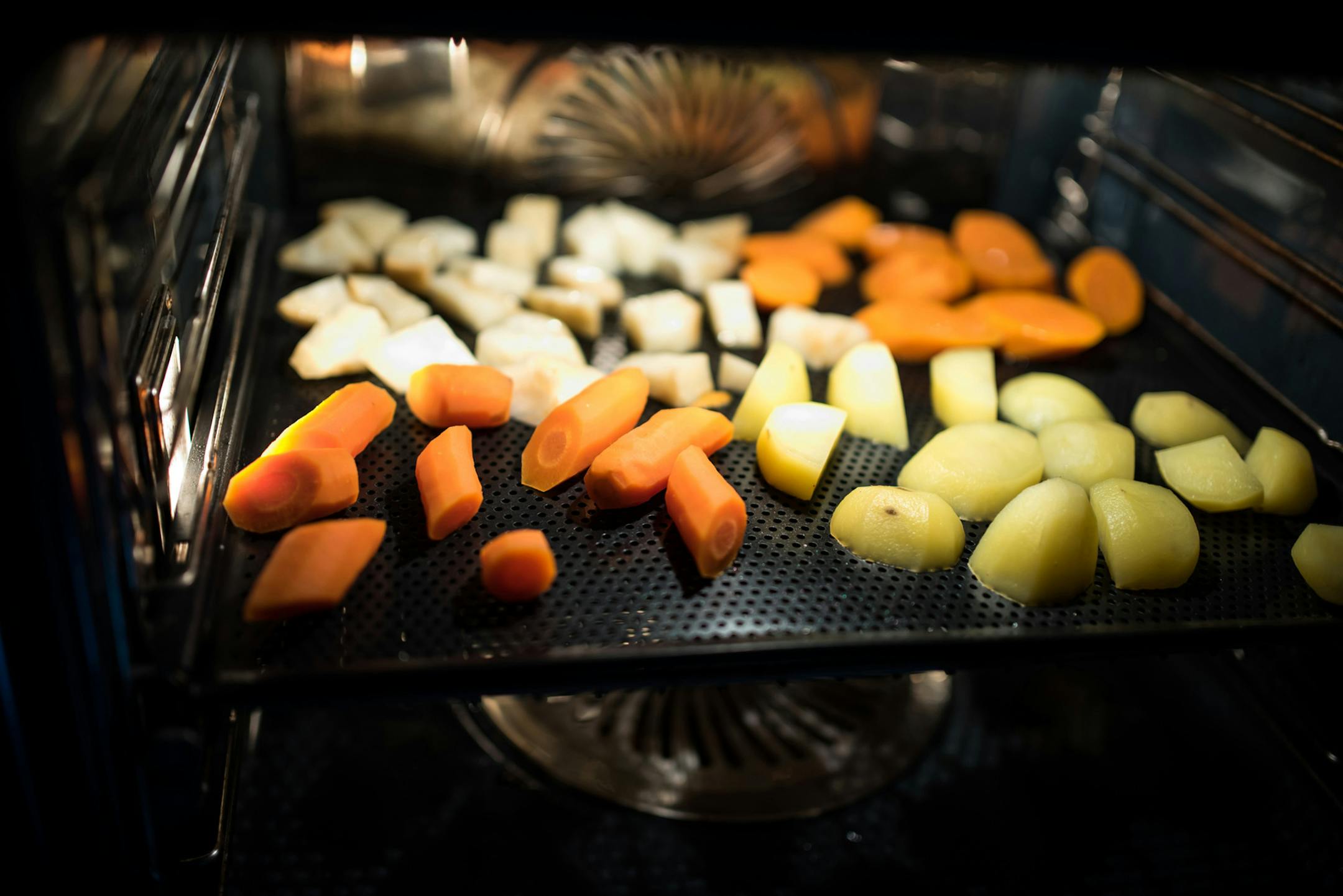 Steam assist ovens deliver moist, delicious meals in a more efficient and healthy manner than regular ovens or microwaves. (Dreamstime)